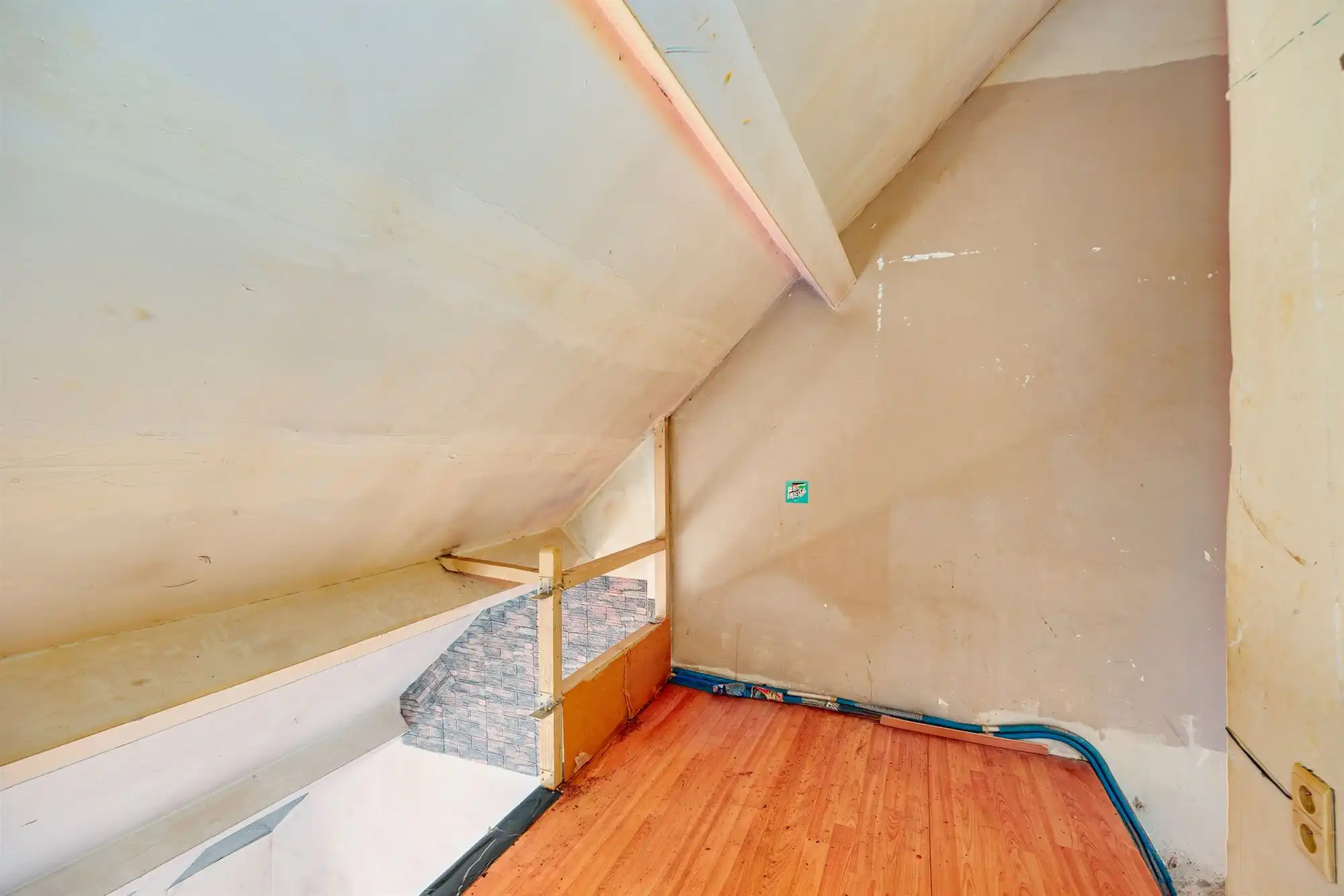 Handelshuis met gerenoveerde handelsruimte en renovatiepotentieel foto 10
