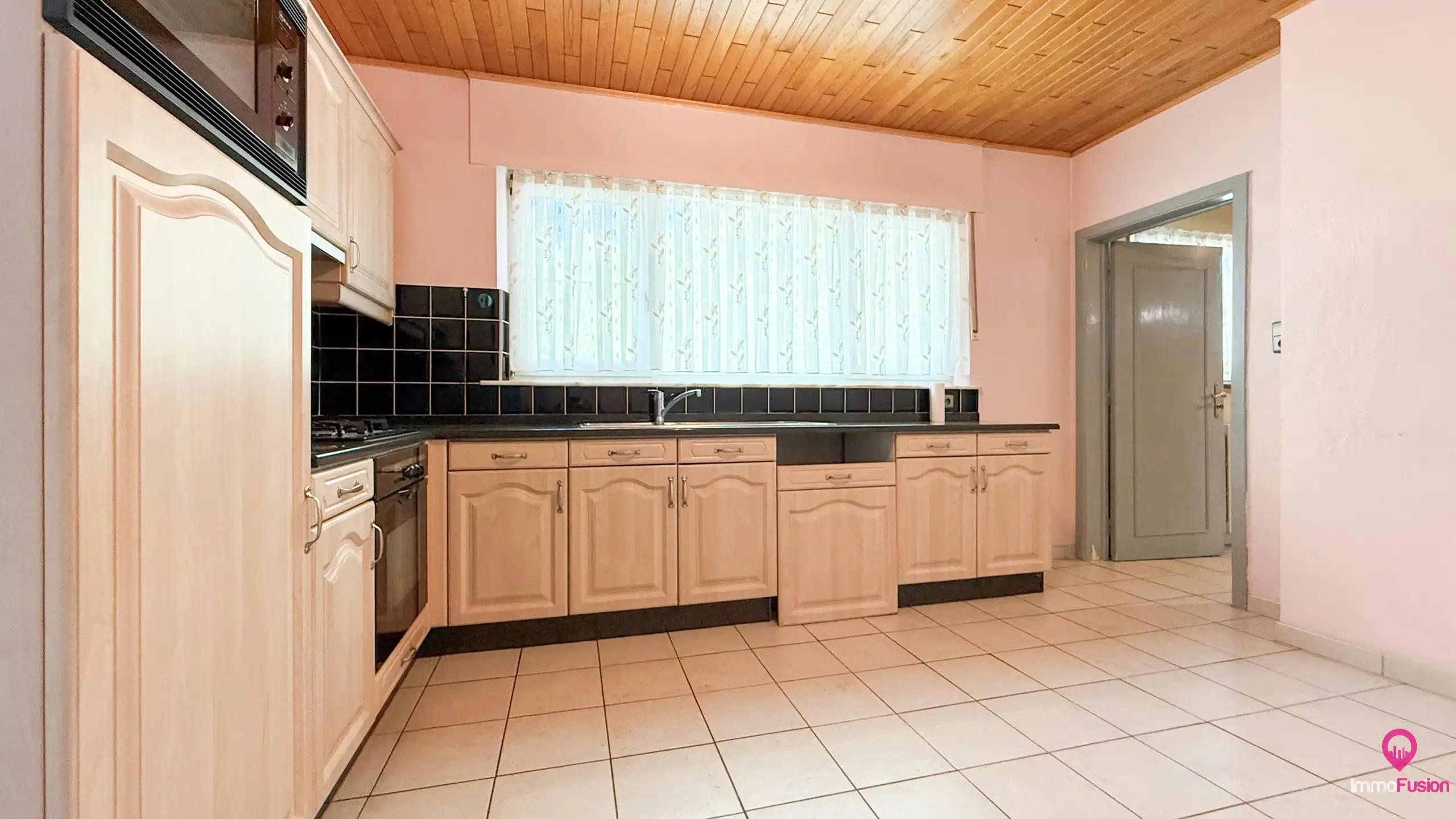 Ruime open bebouwing van 328m² met 5 slpk op toplocatie! foto 8
