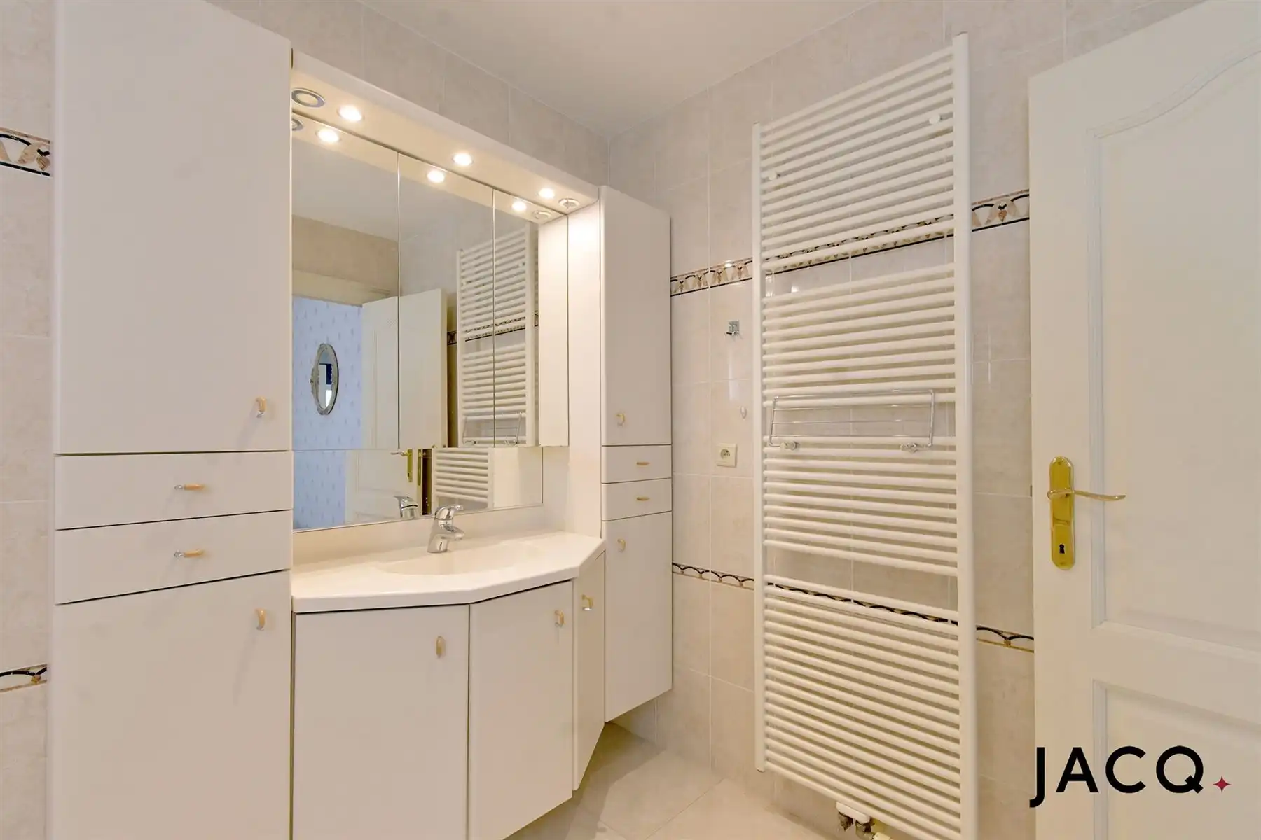 Ruime villa met 4slpk's op een prachtig perceel van 1203m²! foto 15