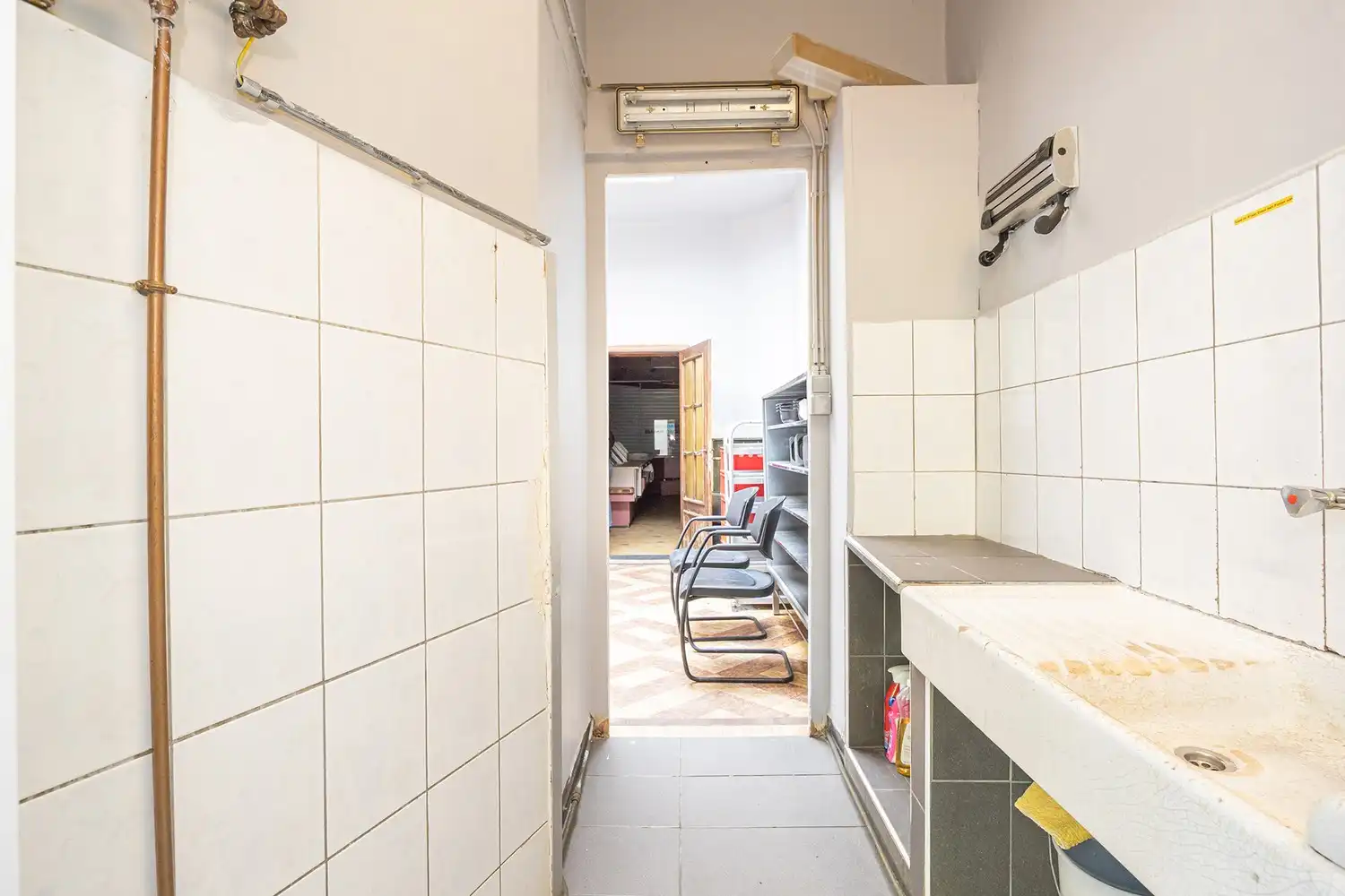 Handelspand met twee woonunits foto 22