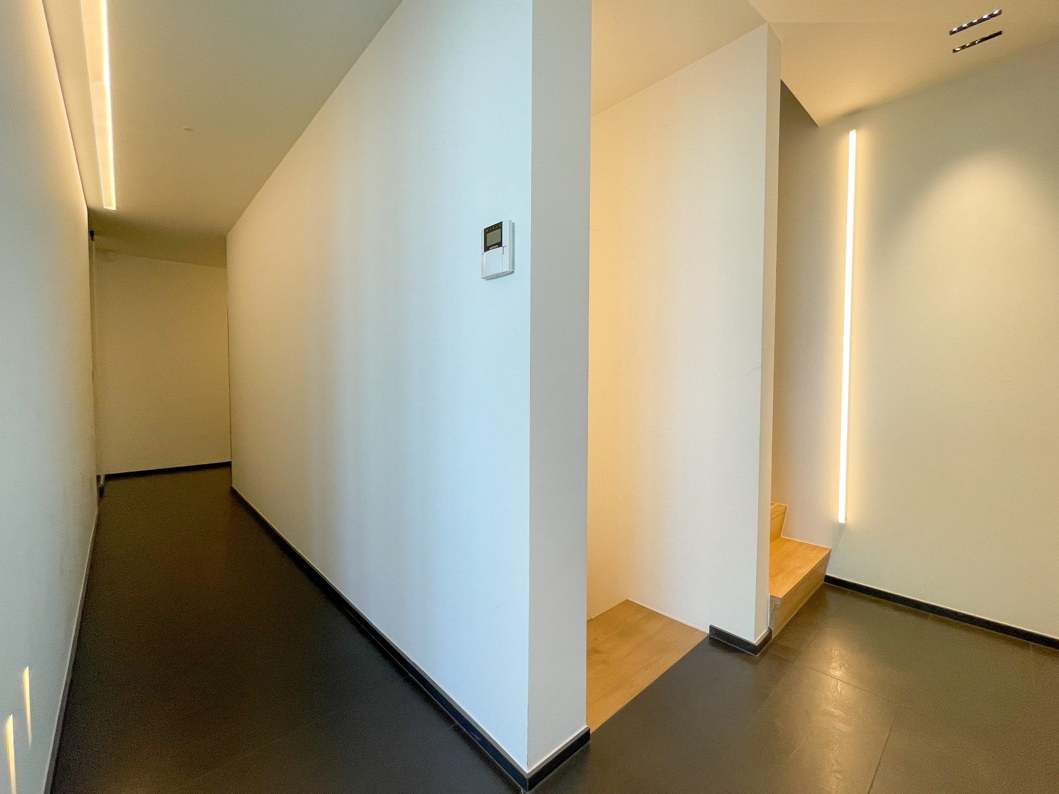 Uitzonderlijk, luxueus afgewerkt hoekappartement met frontaal zeezicht. foto 25