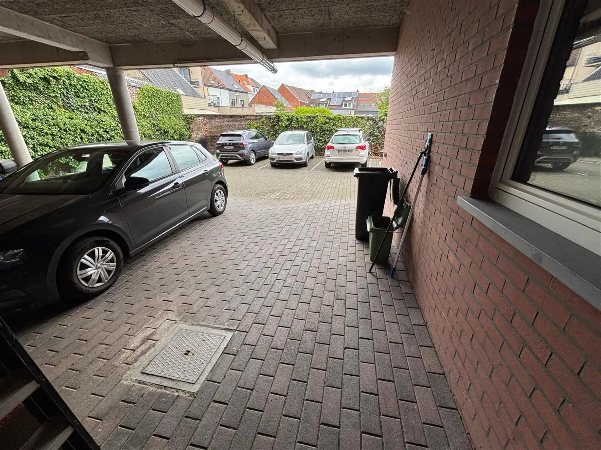 Ruim gelijkvloers appartement nabij station en centrum foto 11