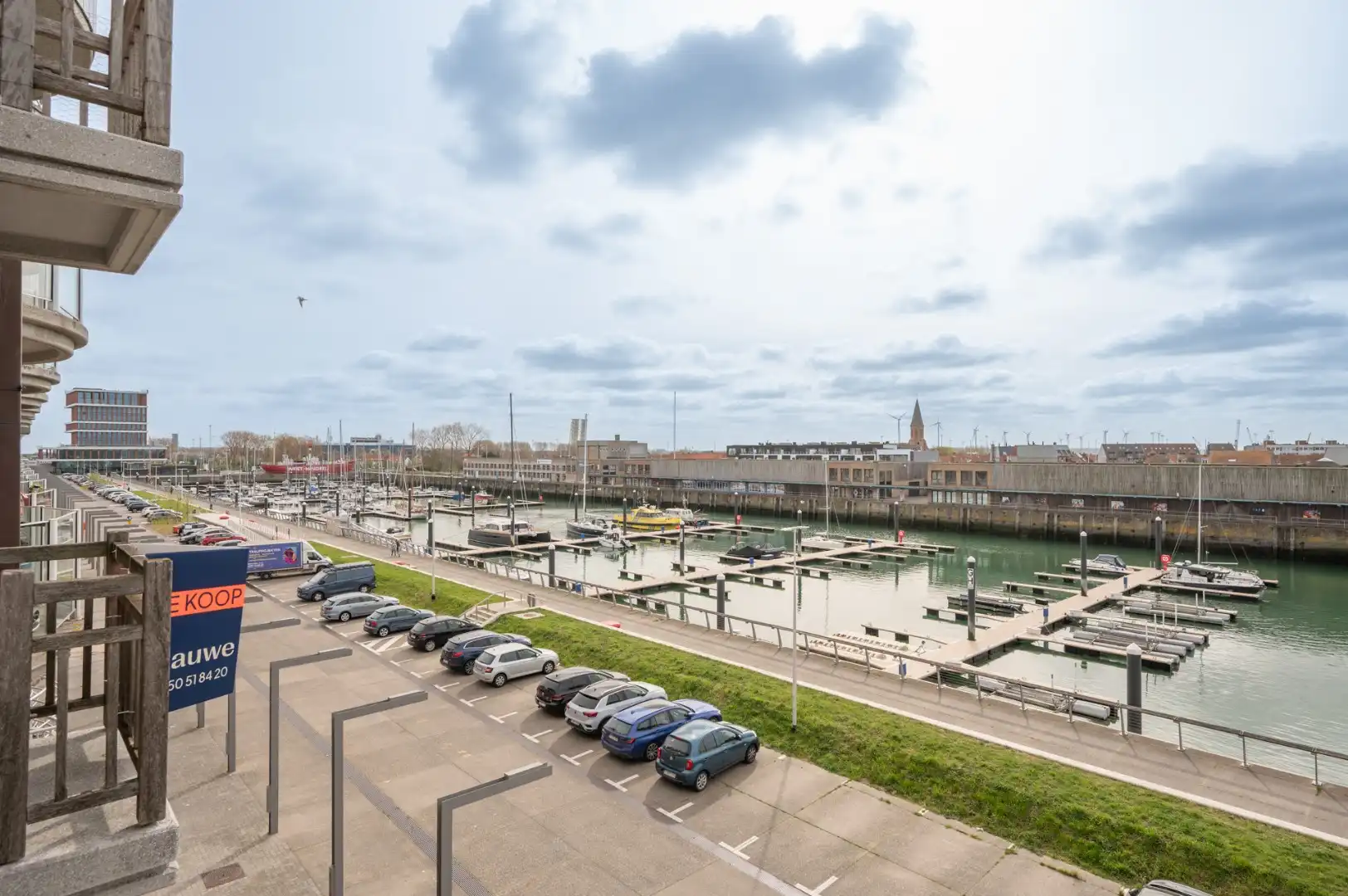 Zonnig appartement met 2 slaapkamers en terras met zicht op de jachthaven foto 10