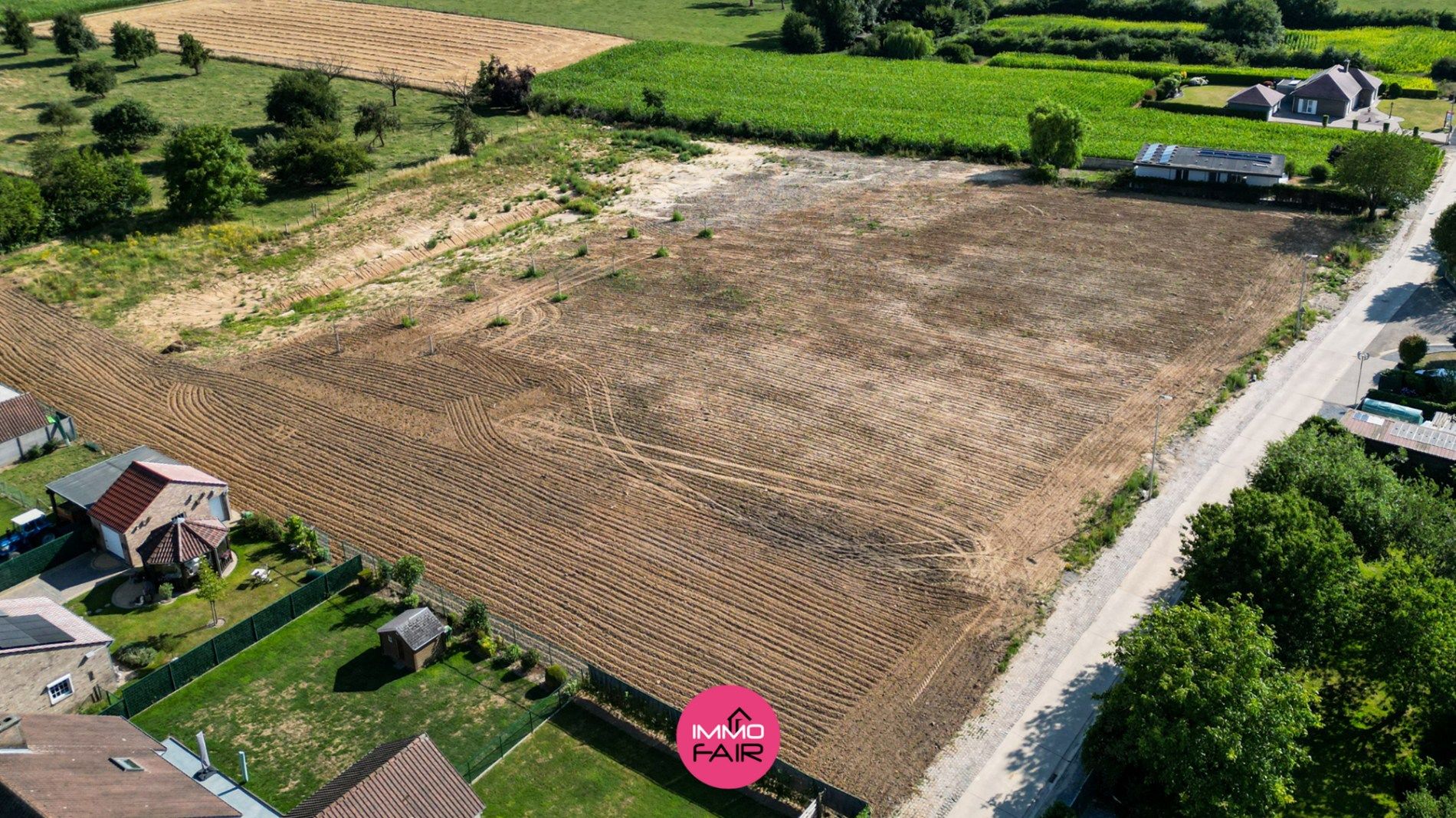 Bouwgrond van 1696 m² voor open bebouwing foto 3