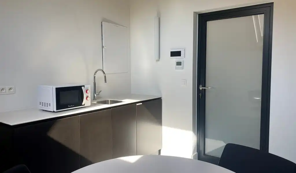 Gemeubelde kantoren in statig herenhuis aan R40 in Gent foto 6