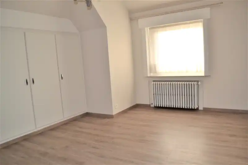 Vernieuwde woning met 4 slaapkamers foto 20