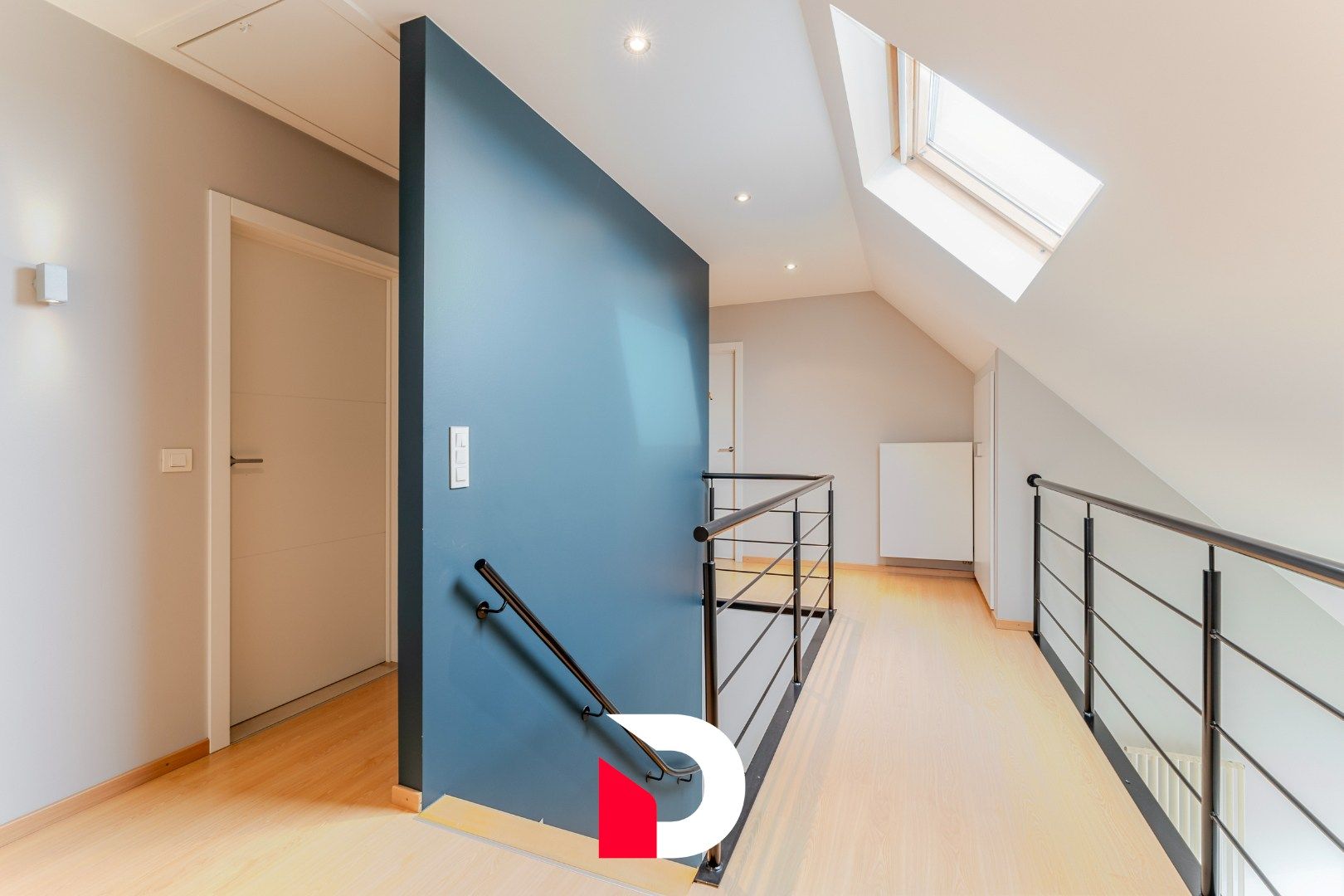 Vrijstaande woning met zwembad op een beheersbaar perceel met 4 slk.'ers  in kindvriendelijke woonwijk. foto 18