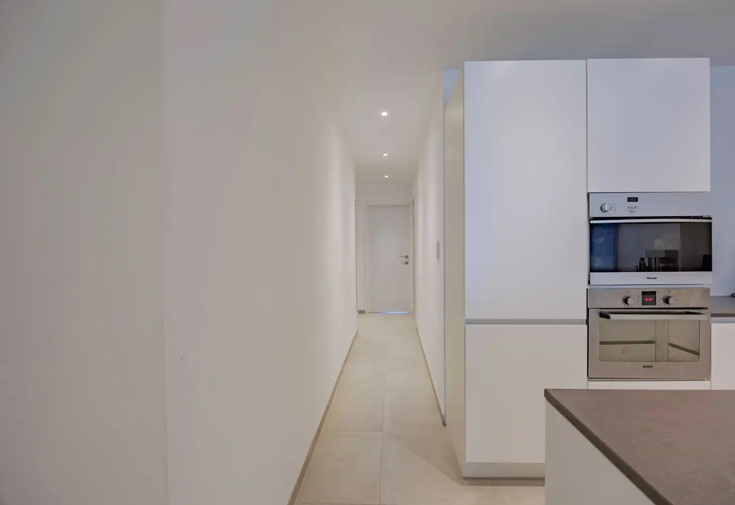 Goed gelegen 2 slaapkamerappartement met zijdelings zeezicht foto 21