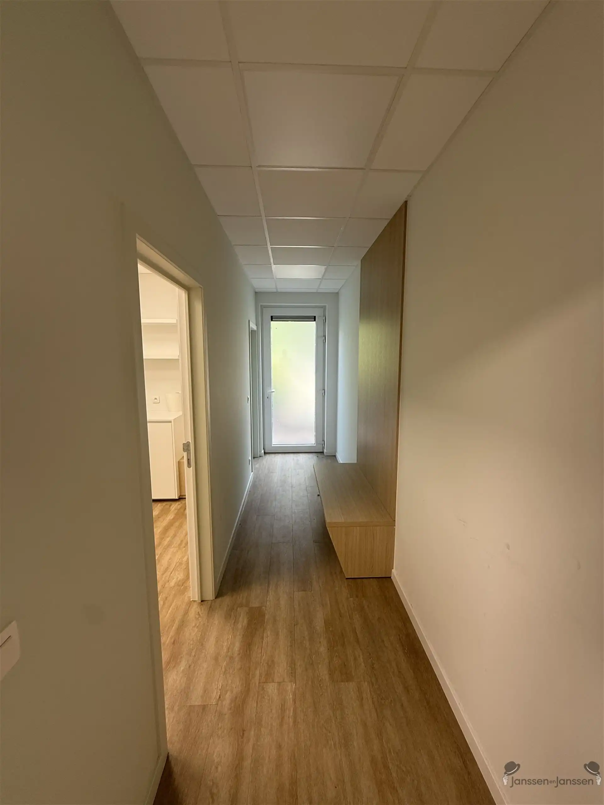 Instapklaar kabinet/kantoor met 4 praktijkruimten foto 13