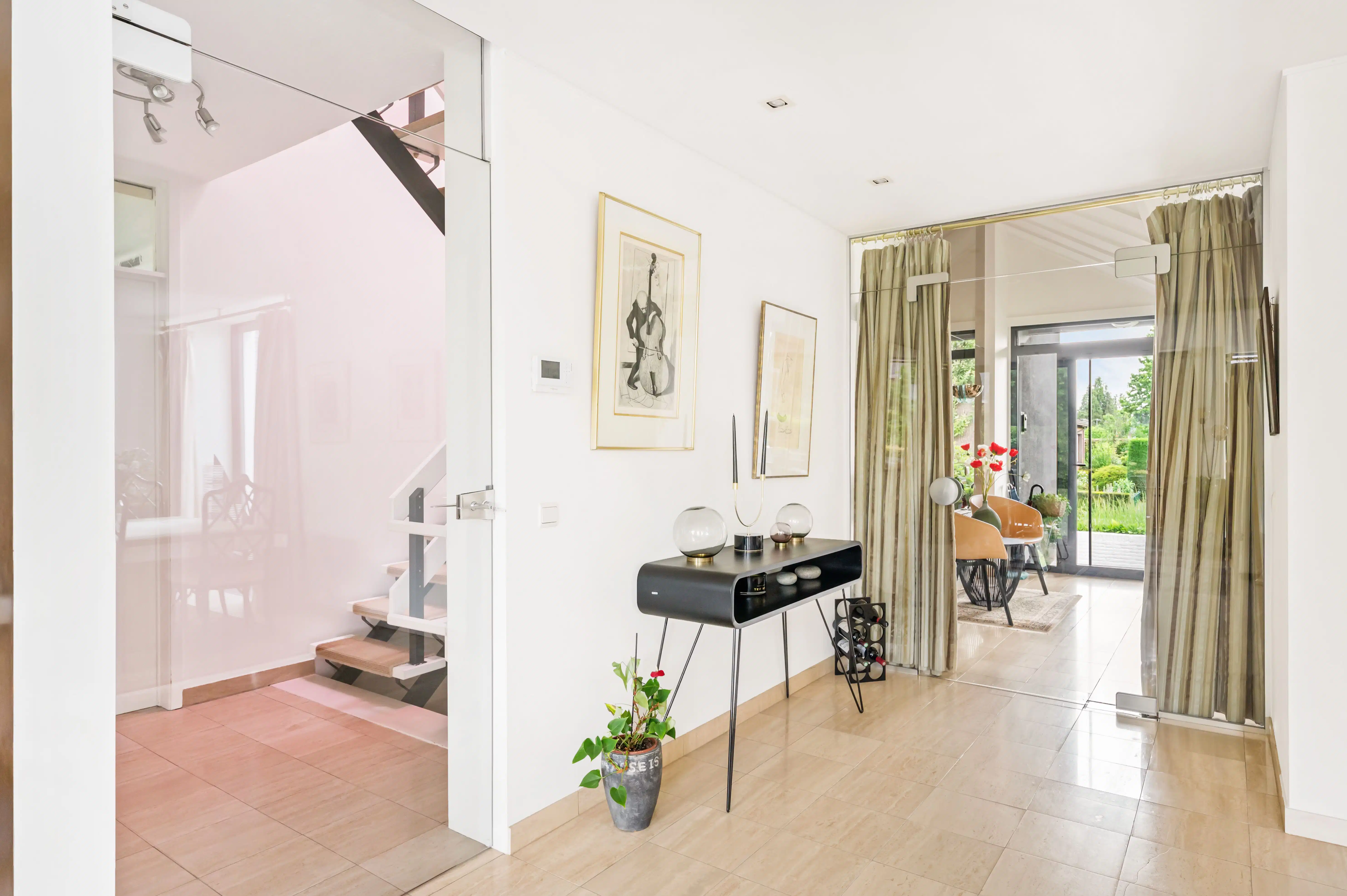 Stijlvolle split-levelvilla met veel licht en ruimte foto 8