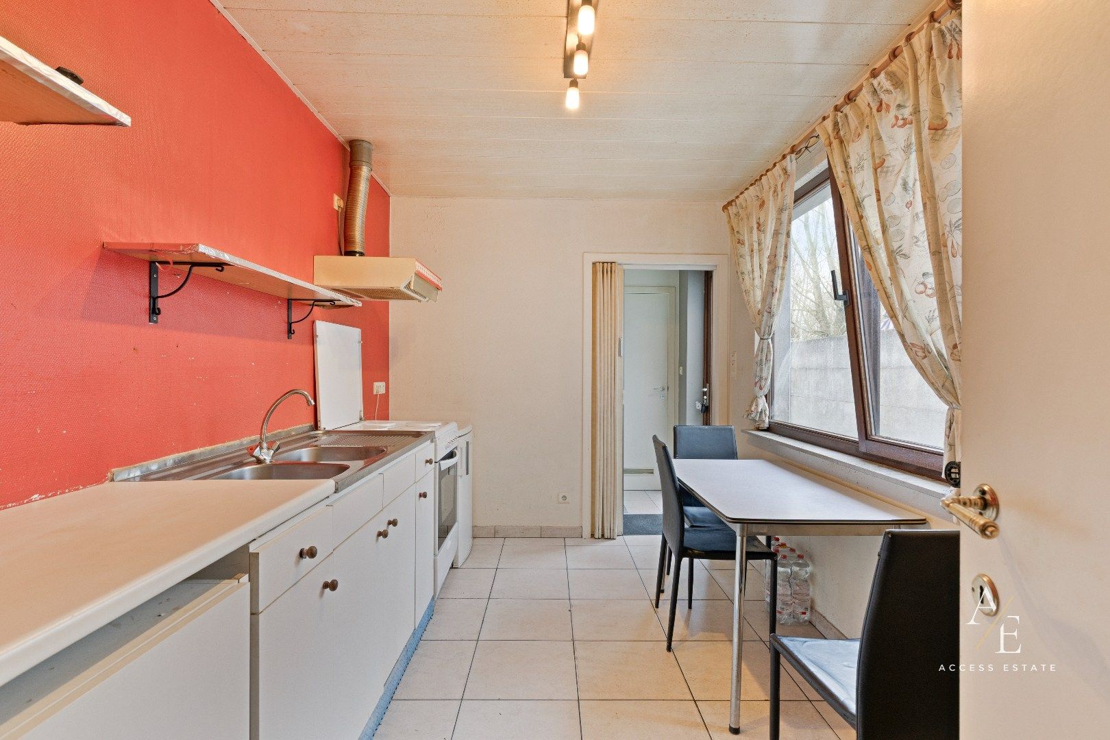 EEKLO - Uitstekend gelegen instapklare gezinswoning/ investeringsopportuniteit met tuin foto 5