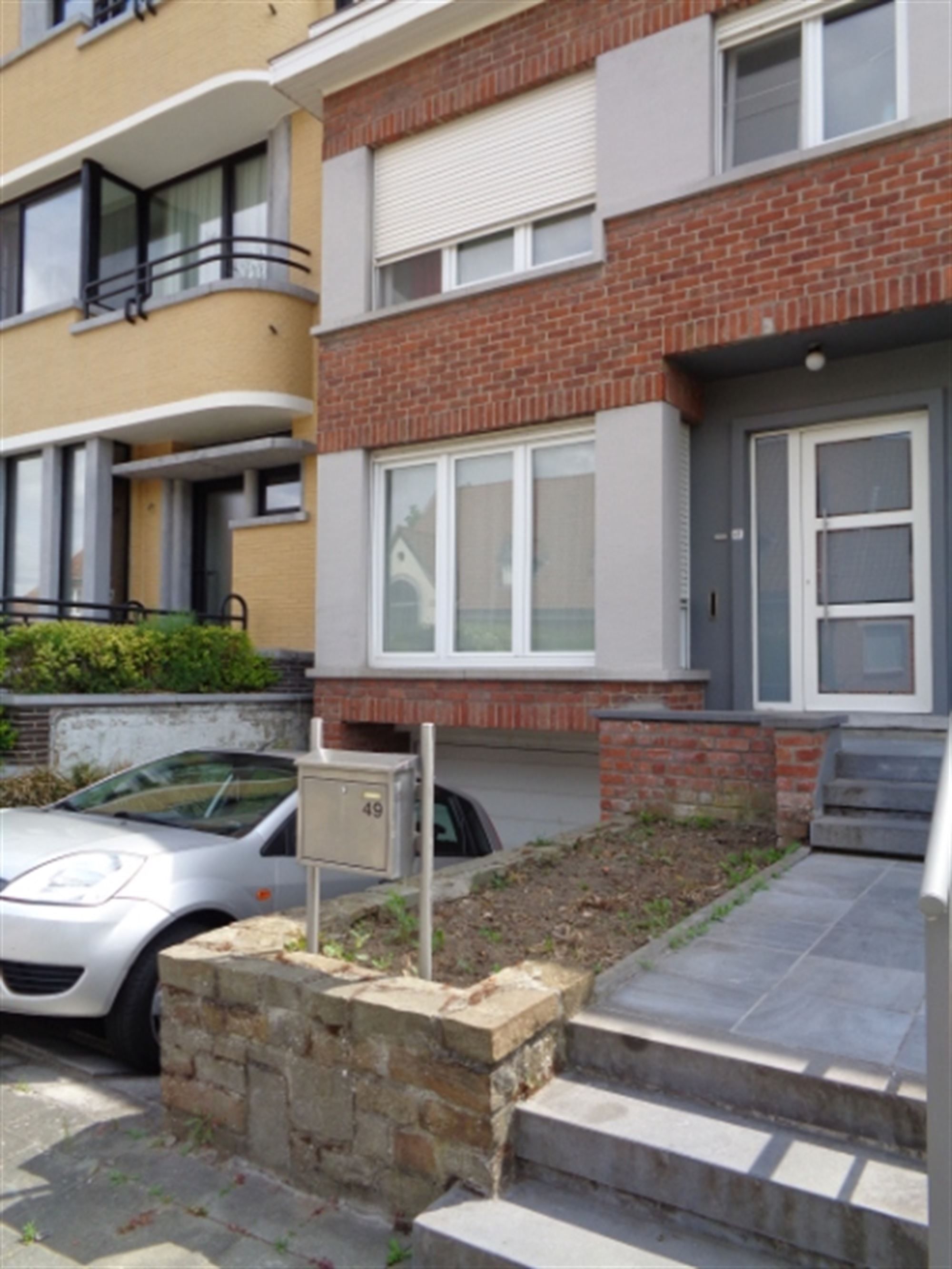 Woonhuis met terras en garage foto 2
