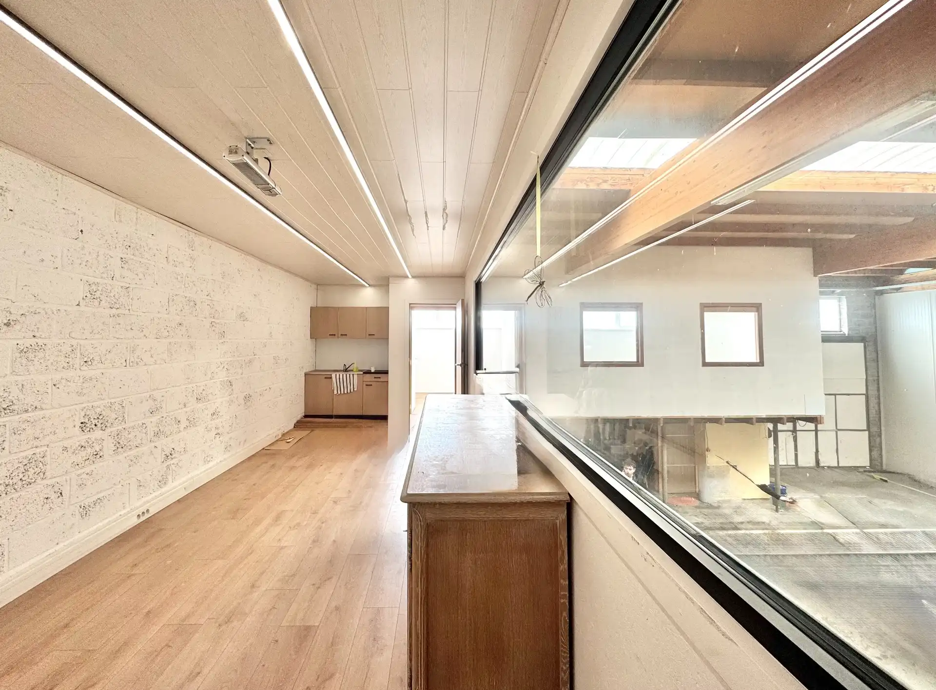 MAGAZIJN MET PLATFORM - 189 M² foto 4