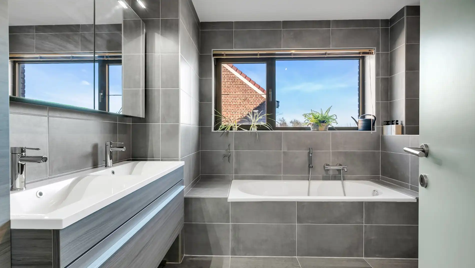 TIELT-WINGE - ruime & recente vrijstaande woning 6 slks foto 13