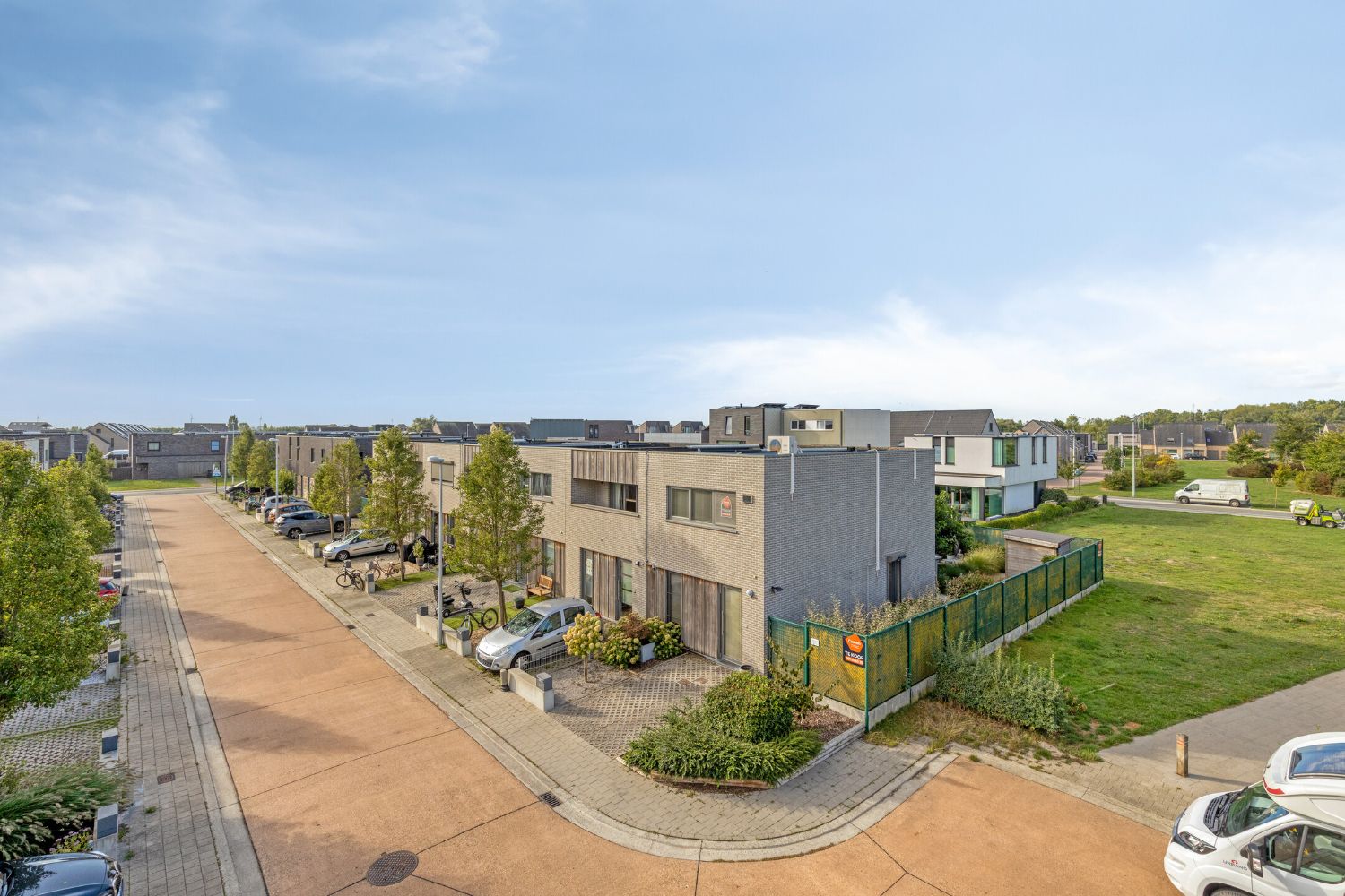 Halfopen recente woning te koop in rustige wijk Baanhof foto 4