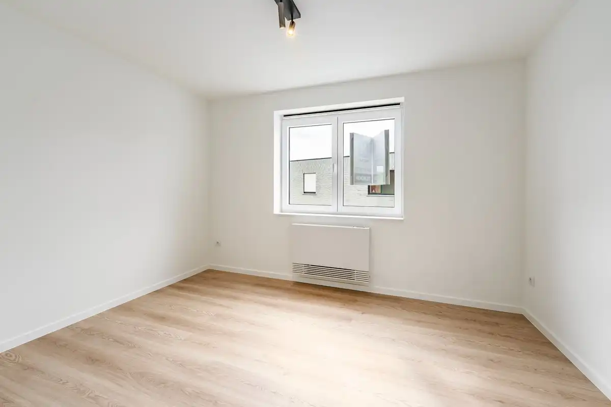 VOLLEDIG AFGEWERKTE MODERNE OPEN NIEUWBOUWWONING TE OOSTDUINKERKE foto 16