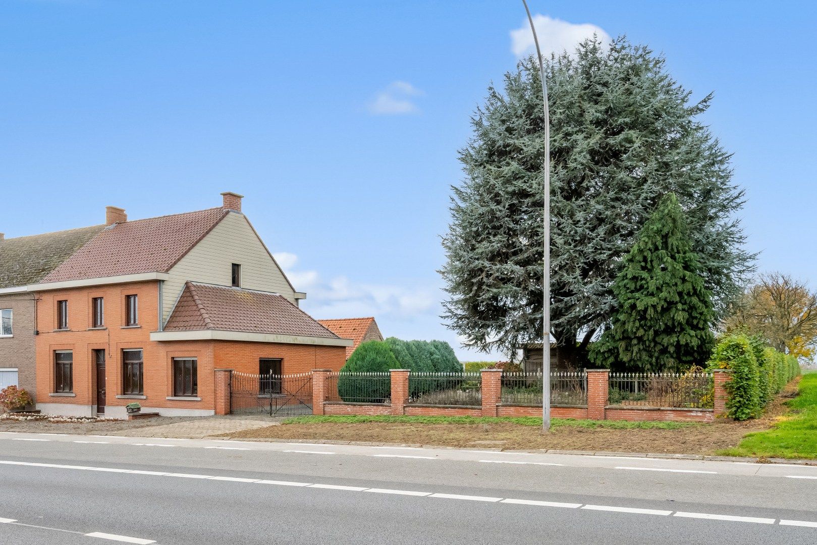 Hoofdfoto van de publicatie: Karakterwoning op perceel van 41are01ca met straatbreedte van 30m