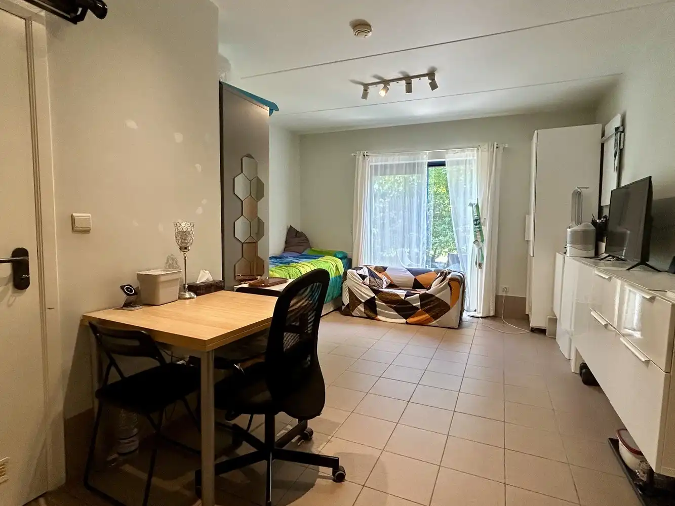 Deels gemeubelde studio met terras en staanplaats te Leuven foto 2