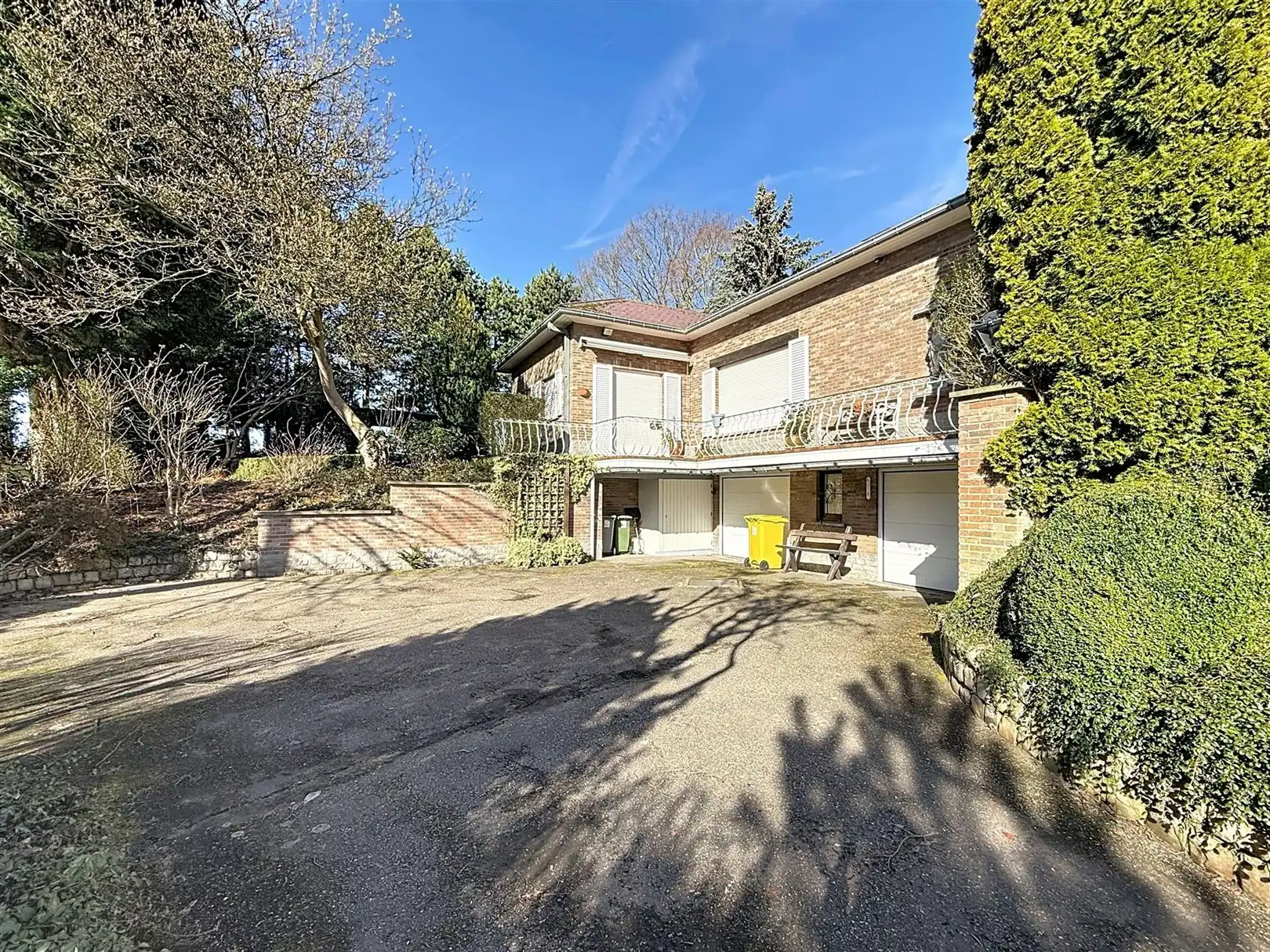 Op te frissen villa, 3/4 slpks + zolder, tuin en garages foto 3