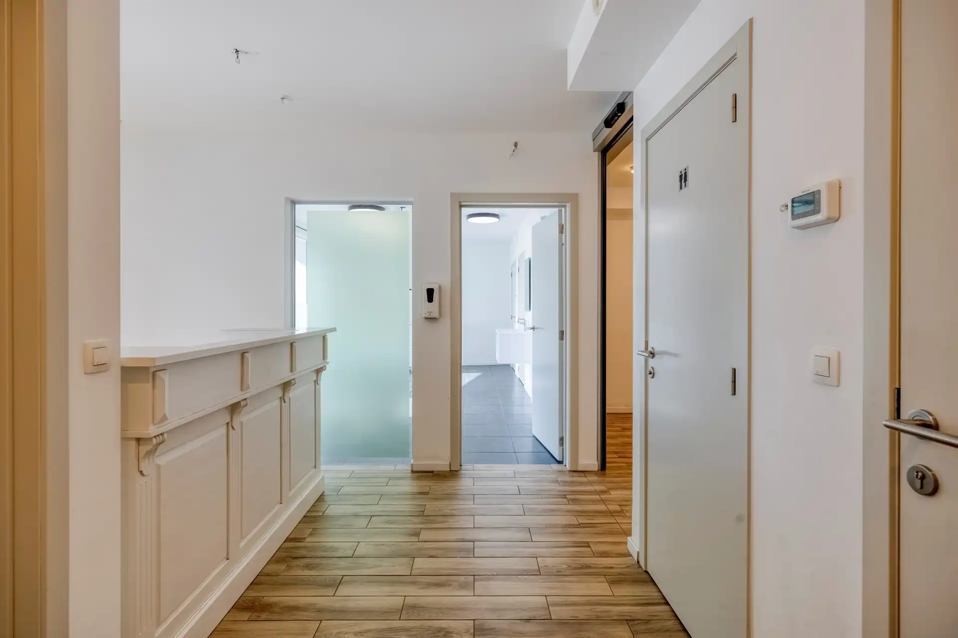 Praktijk/kantoor ih centrum met veel parkeermogelijkheden  foto 3