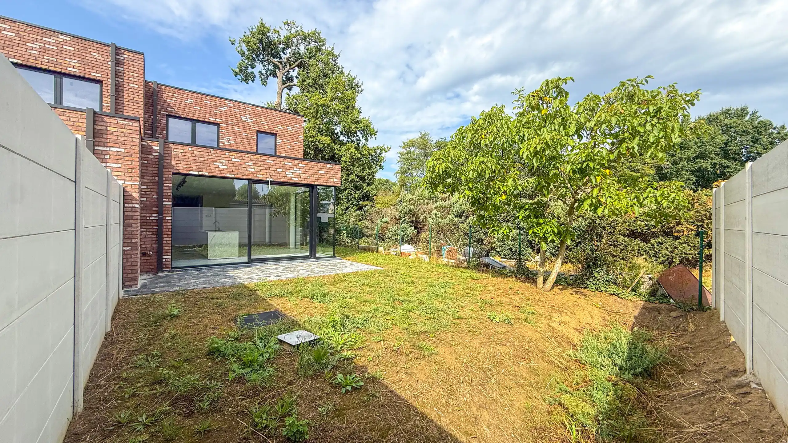 Kwalitatief afgewerkte nieuwbouwwoning op centrale ligging! foto 43