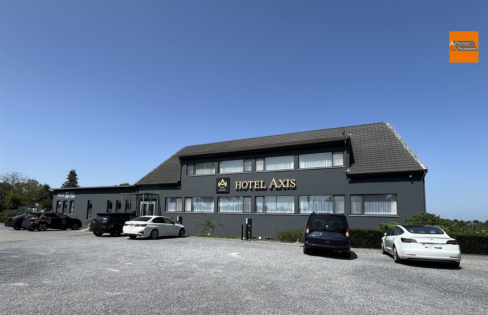 Hotel met 24 kamers foto {{pictureIndex}}