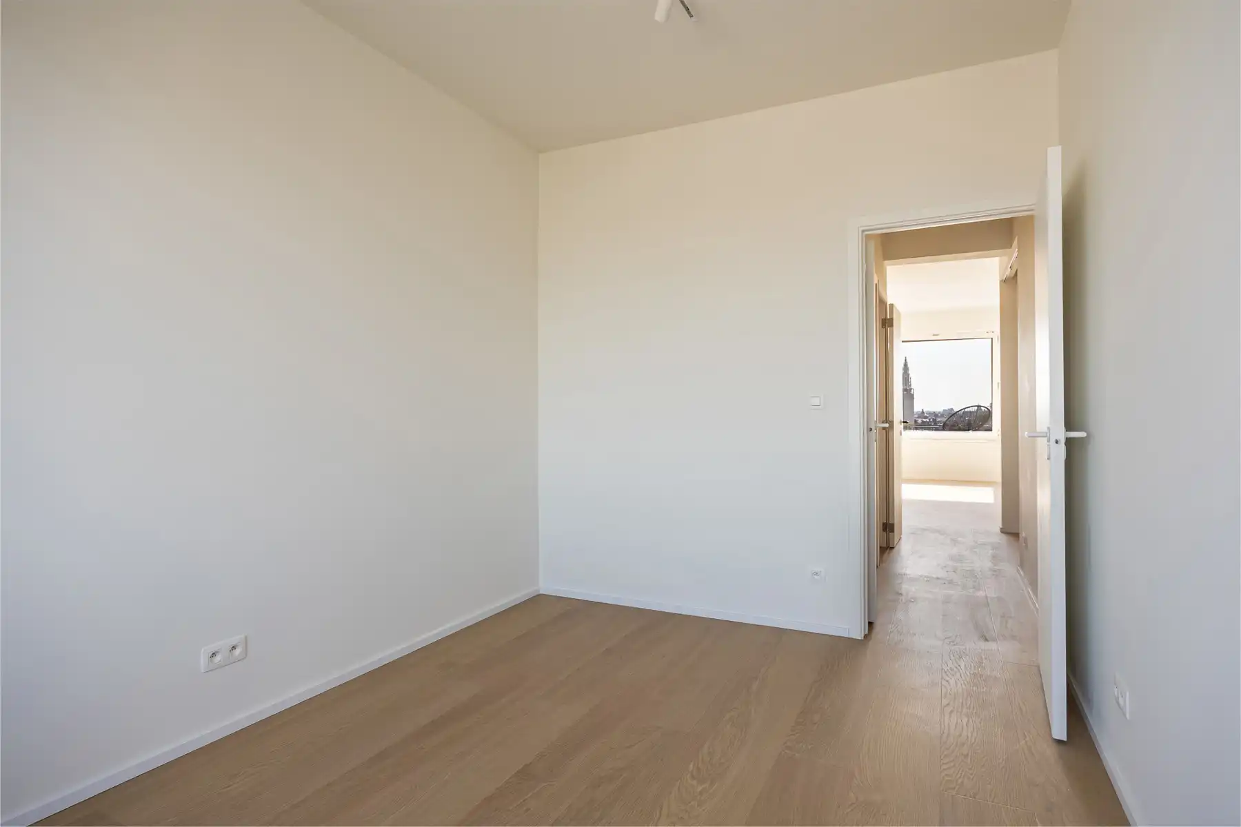 Lichtrijk gerenoveerd appartement met spectaculair uitzicht! foto 11