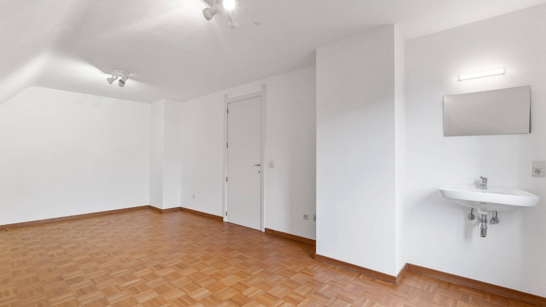 Zeer degelijk gebouwde woning met 3/5 slpks in een doodlopende straat in het centrum ! foto 25