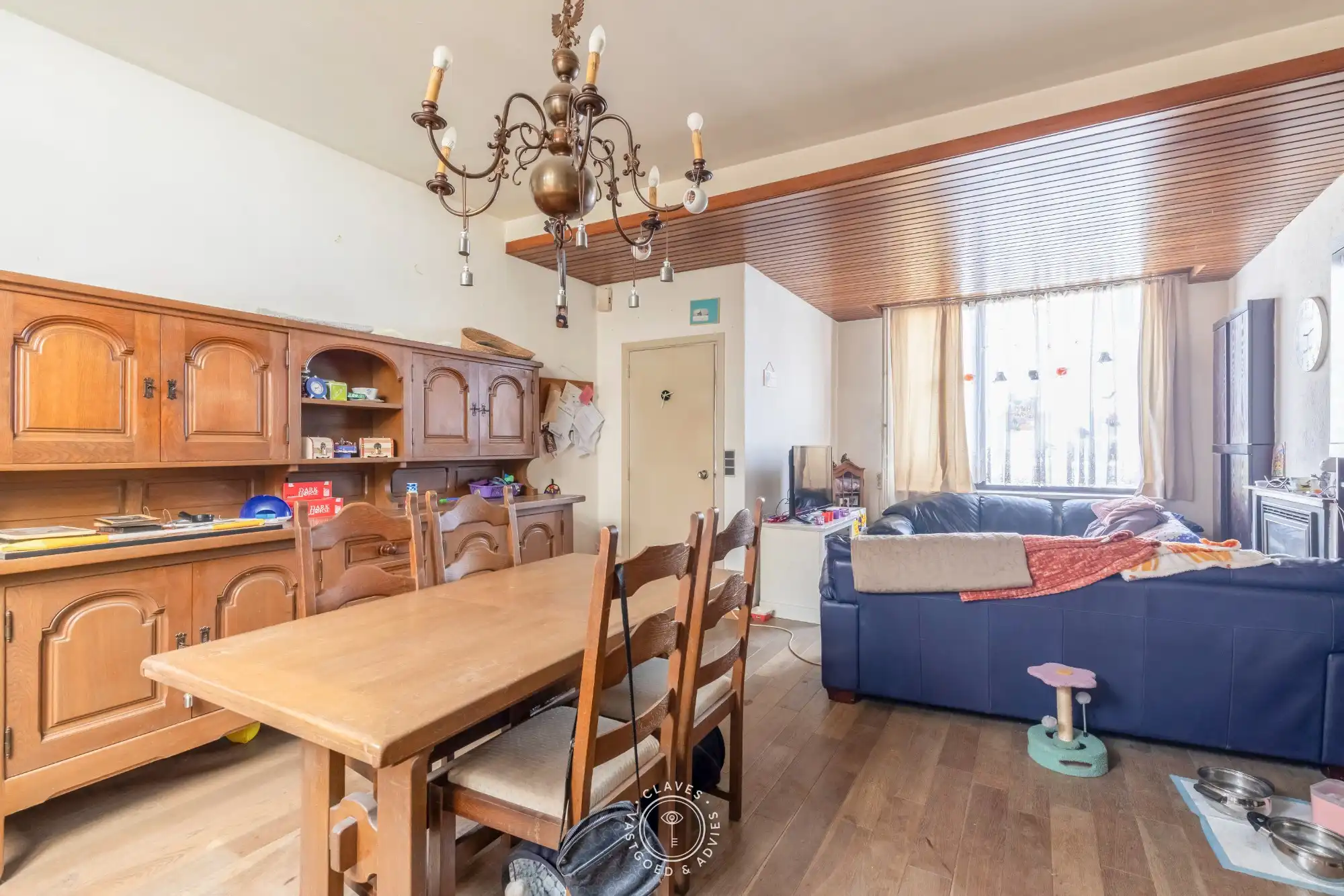 Te renoveren rijwoning met ruime garage en tal van mogelijkheden in Temse foto 2