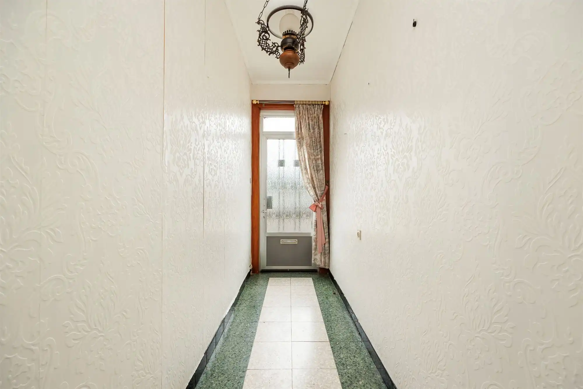Te renoveren woning met vier slaapkamers en tuin foto 5
