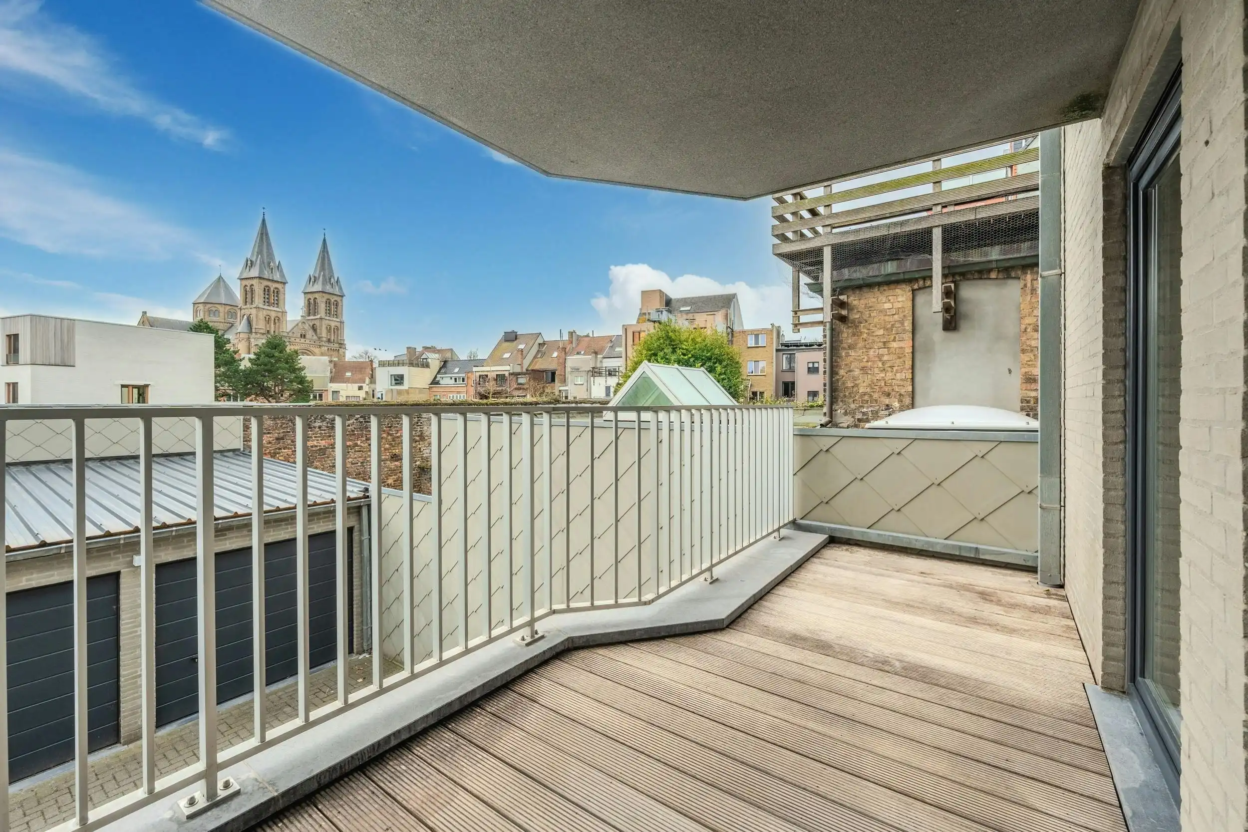 Recent 2-slaapkamerappartement met terras te Oostende  foto {{pictureIndex}}