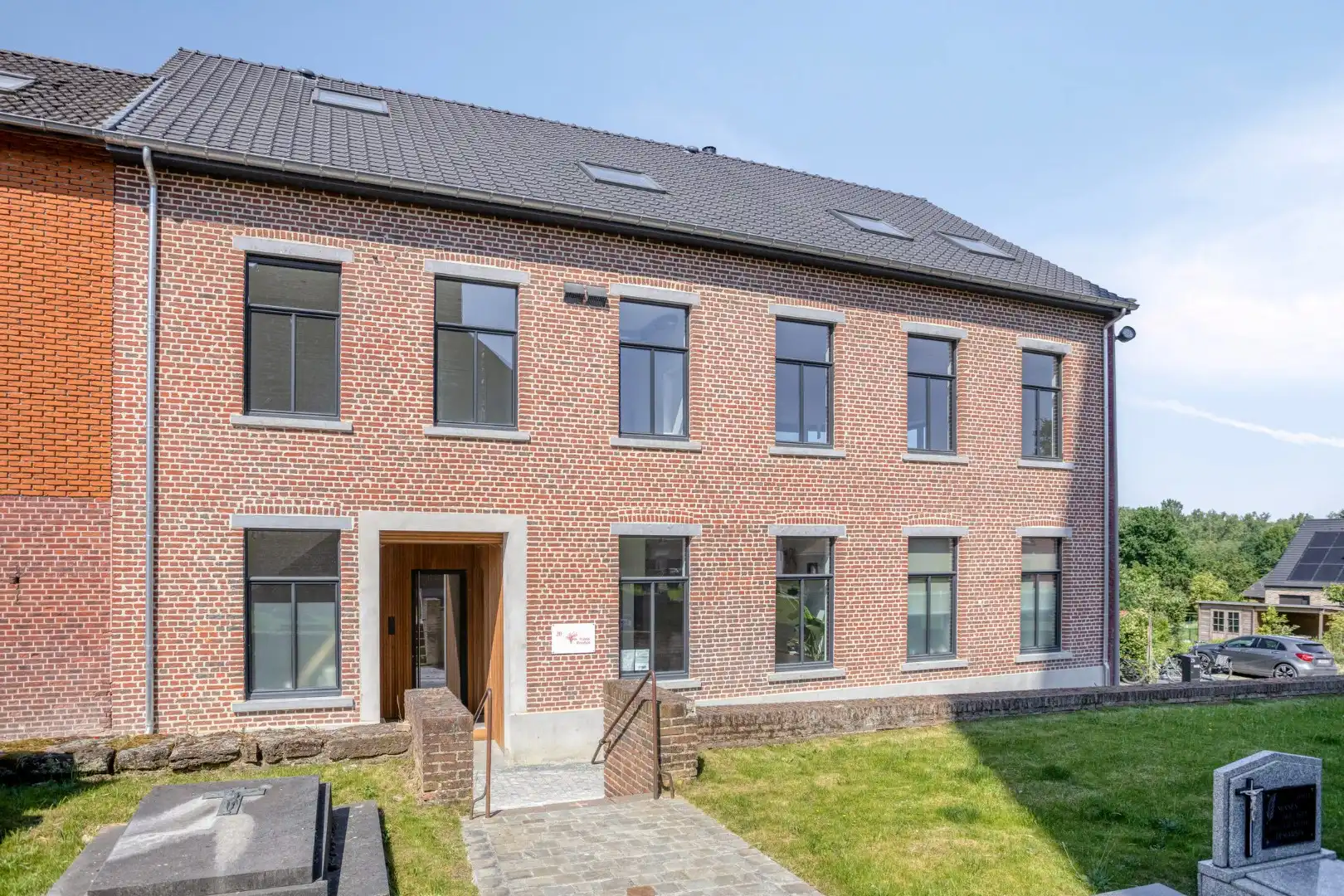 Gerenoveerd ruim en lichtrijk appartement met 2 slaapkamers - EPC  72Kwh/m² foto {{pictureIndex}}