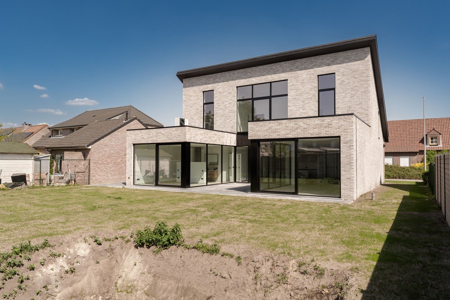 Prachtige moderne villa 4 SLK villa op een perceel van 700m² te Lommel foto 5