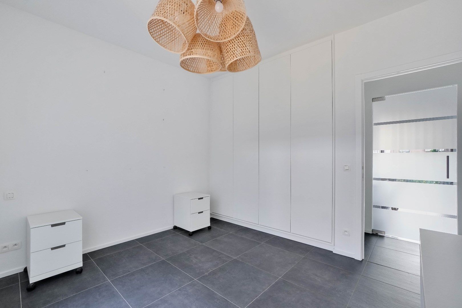 IN OPTIE ! RECENT LUXE-APPARTEMENT MET KELDERBERGING IN QUARTIER BLEU ! foto 17