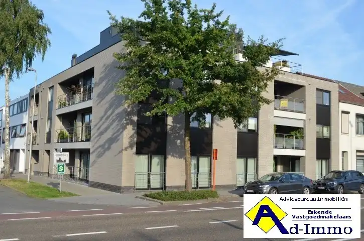 Recent appartement met 2 slpk's en ondergrondse autostaanplaats. foto {{pictureIndex}}