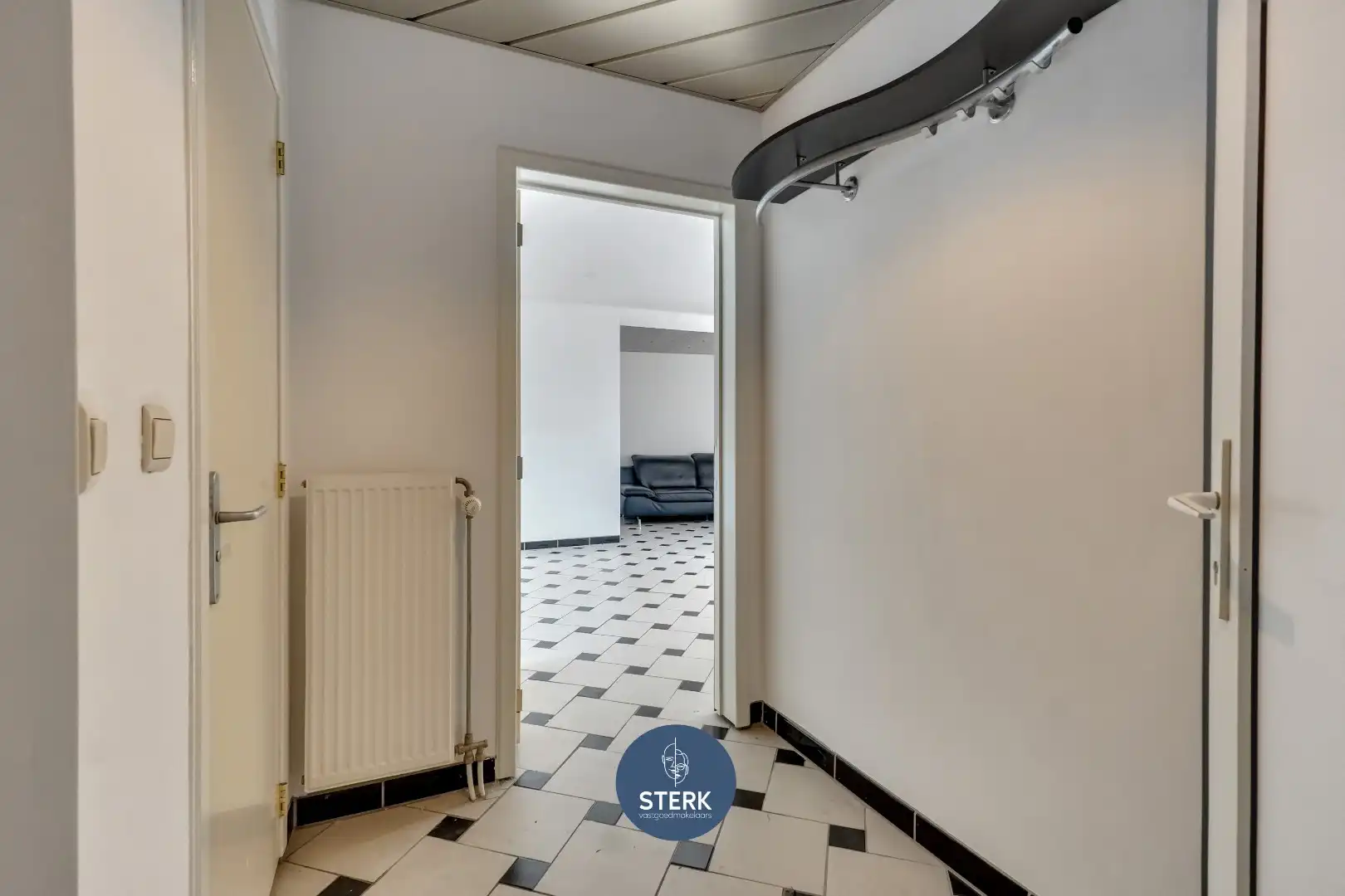 RUIM DUPLEX-APPARTEMENT MET 2 TERRASSEN IN HET CENTRUM VAN LANAKEN !  foto 5