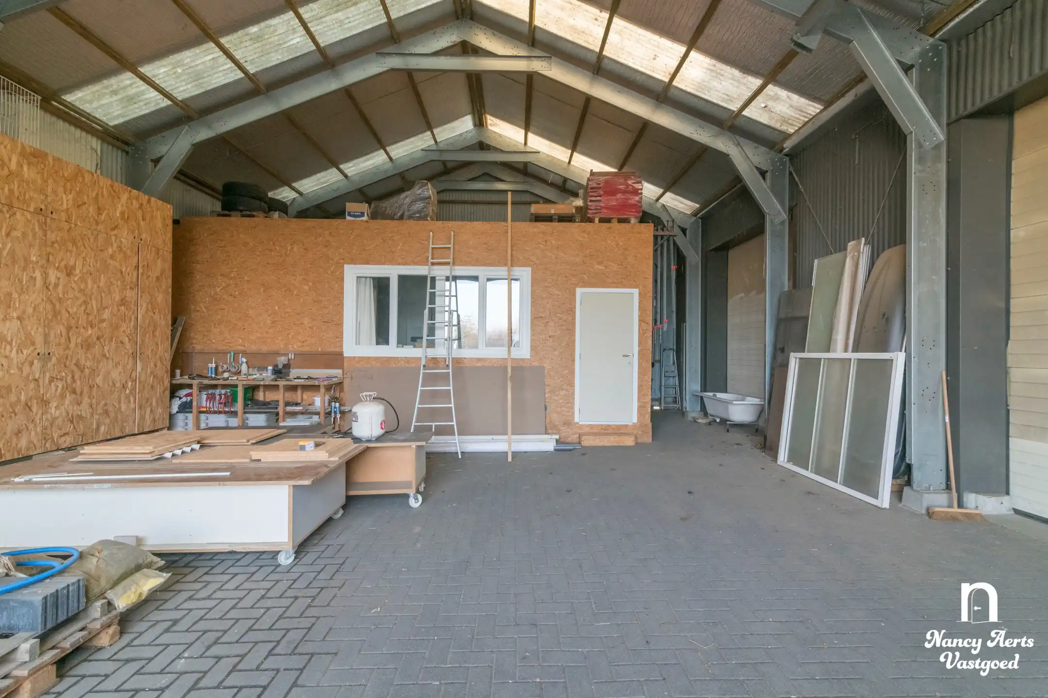 Loods van 550 m² met kantoor en woning met 4 slaapkamers foto 13