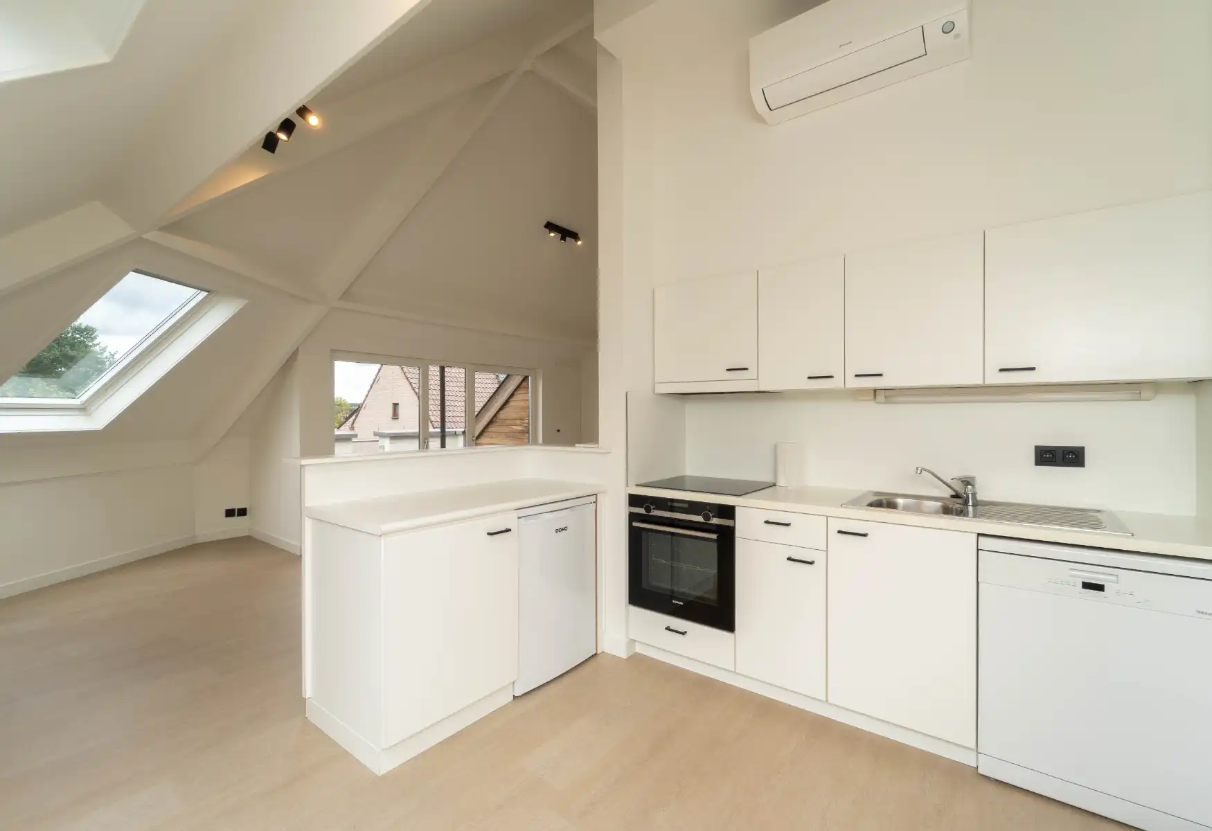 Gerenoveerd, lichtrijk 2 slpk-appartement met zonneterras foto 4
