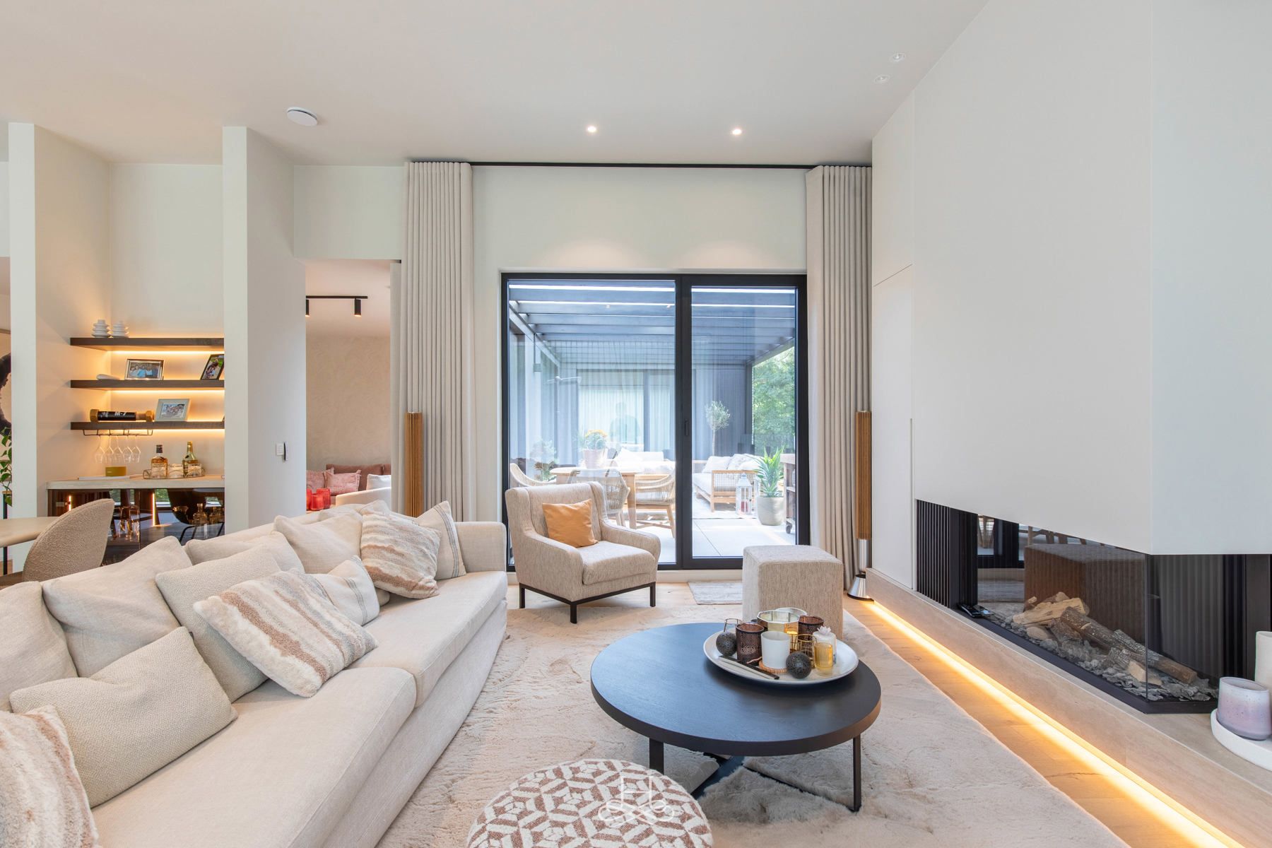 Luxueus villa appartement met riant dakterras en tuin foto 15