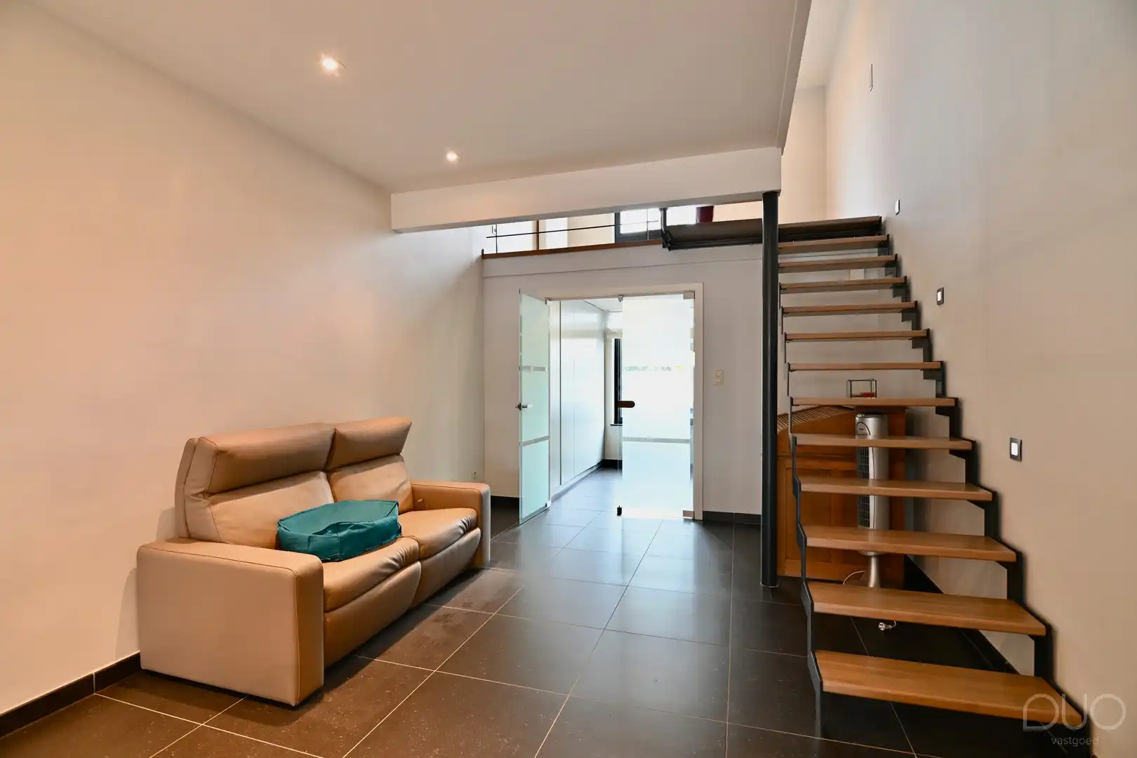 Moderne instapklare woning met twee slaapkamers, aparte werkruimte en tuintje in hartje Zoutleeuw foto 3