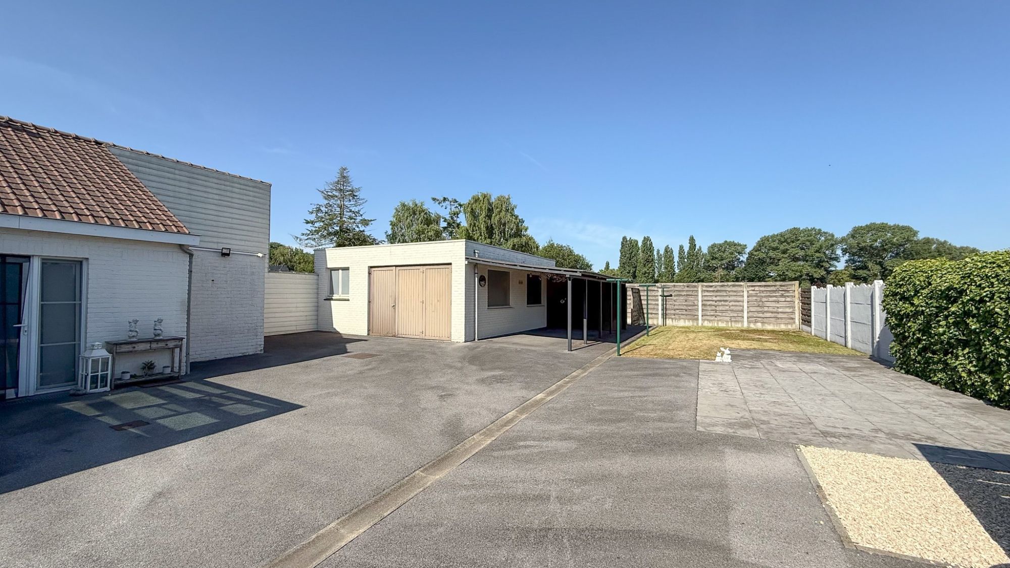 Ruim polyvalent handelspand met 4 slpk,  WINKELRUIMTE,  WONING en PARKING vooraan. foto 5
