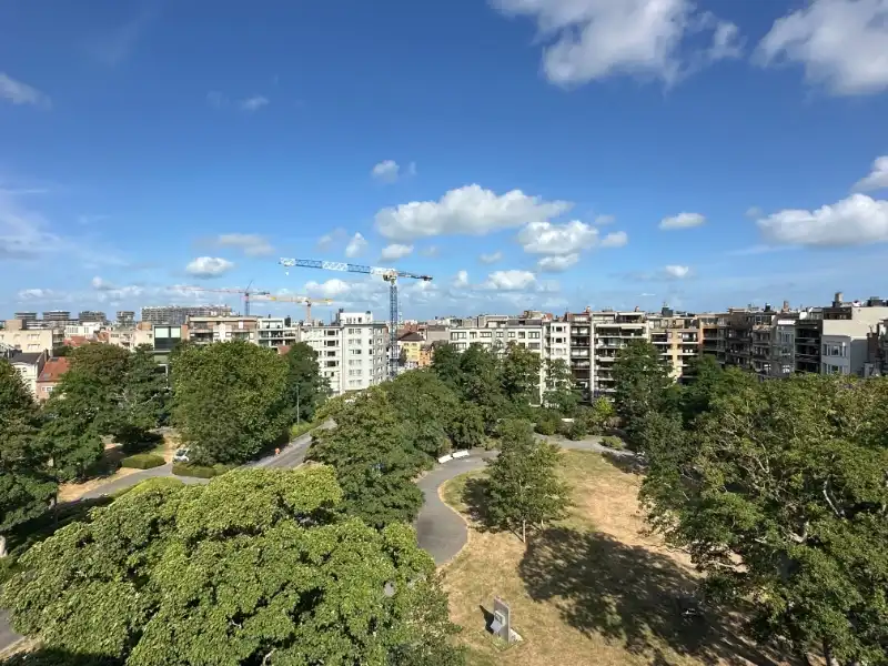 Exclusieve penthouse met 2 slaapkamers, royaal zonneterras en uniek groen uitzicht foto 18