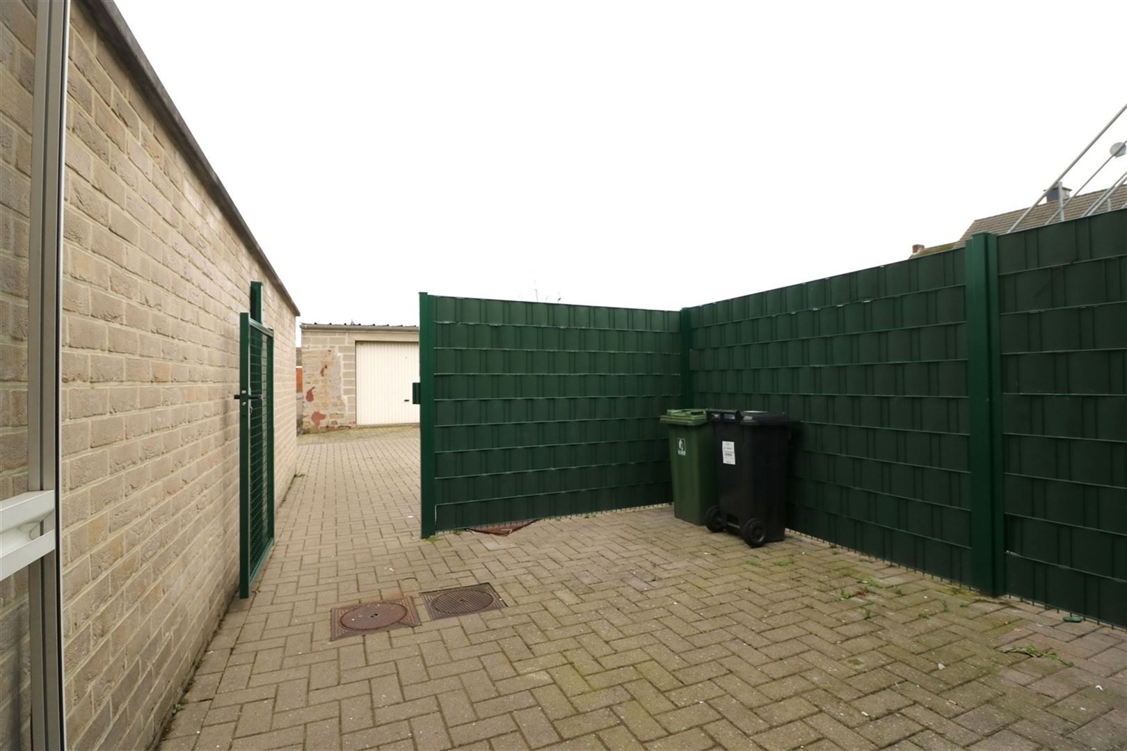 Instapklare woning met 3 slpk., koer en garage foto 24