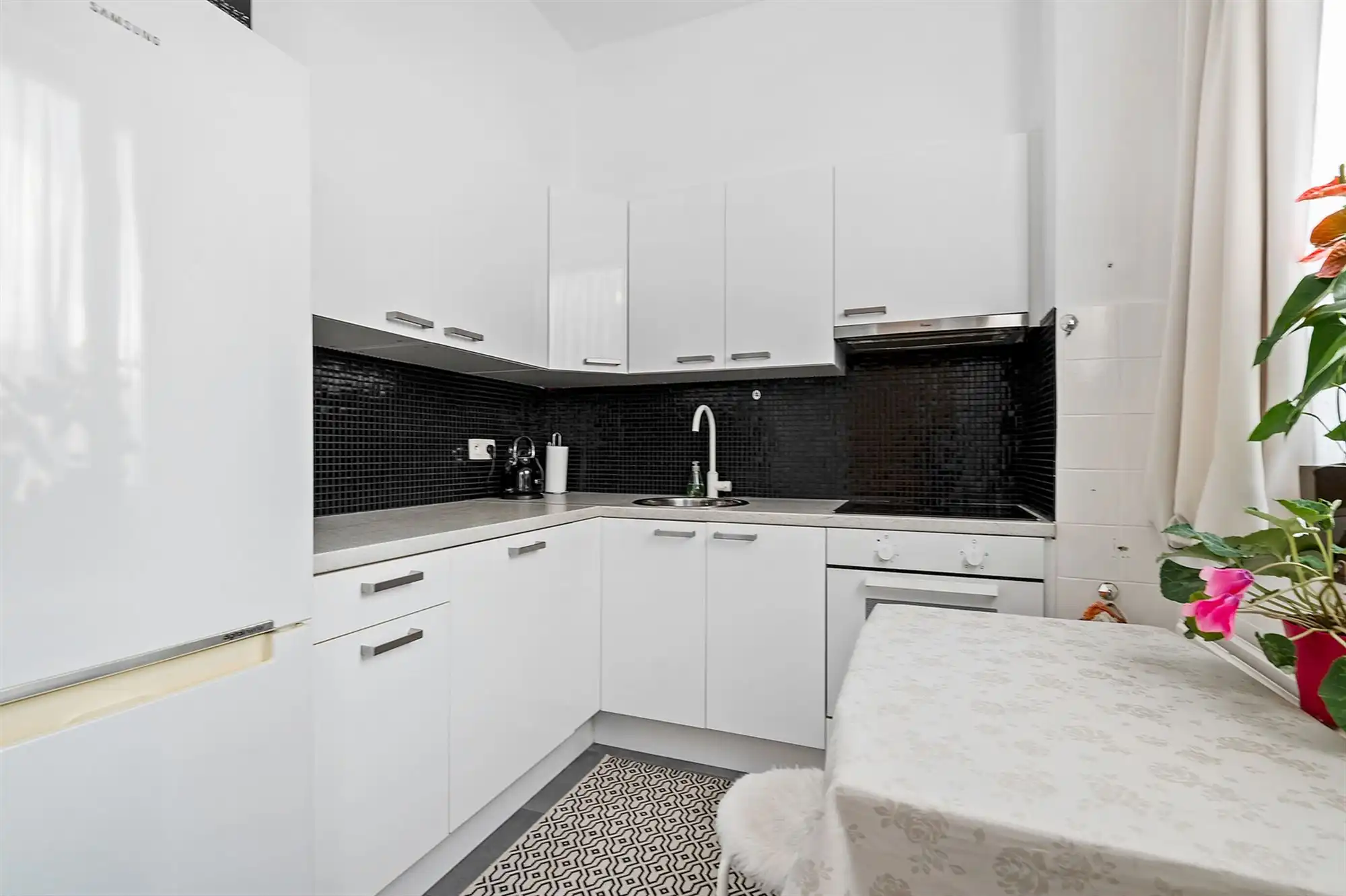 Modern 1-slaapkamerappartement vlak bij het Stadspark foto 6