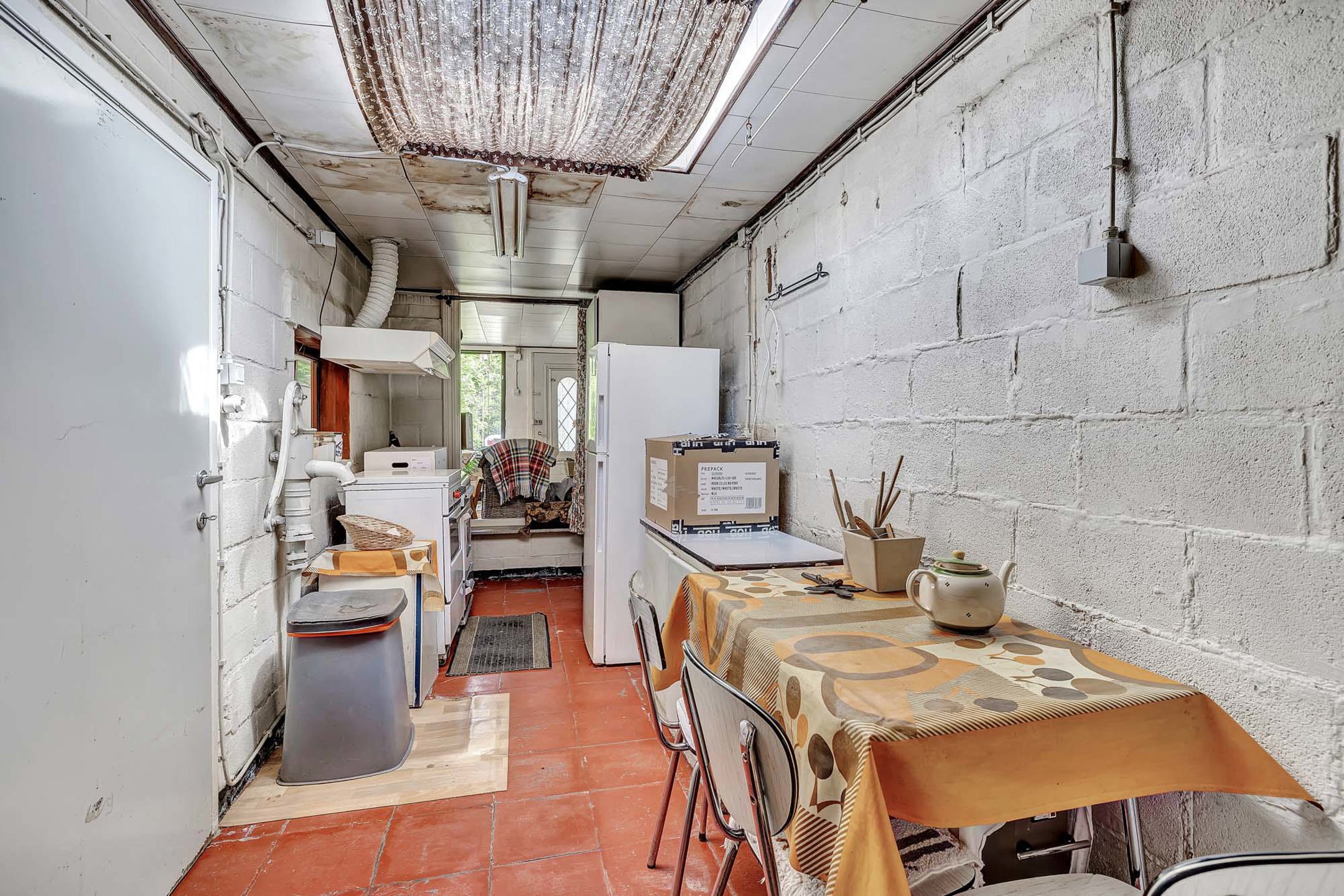 Te renoveren woning met tuin en perceel met garage foto 12