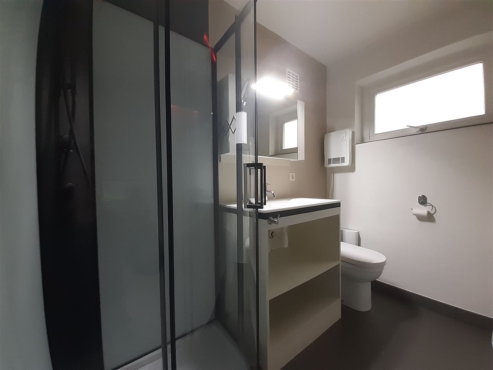 Gemeubeld 1-slaapkamerappartement met zonnig terras foto 13