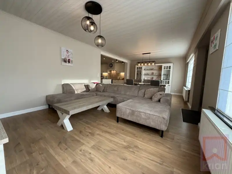 Instapklare gerenoveerde woning met 4 slaapkamers, zonnepanelen en thuisbatterij foto 4