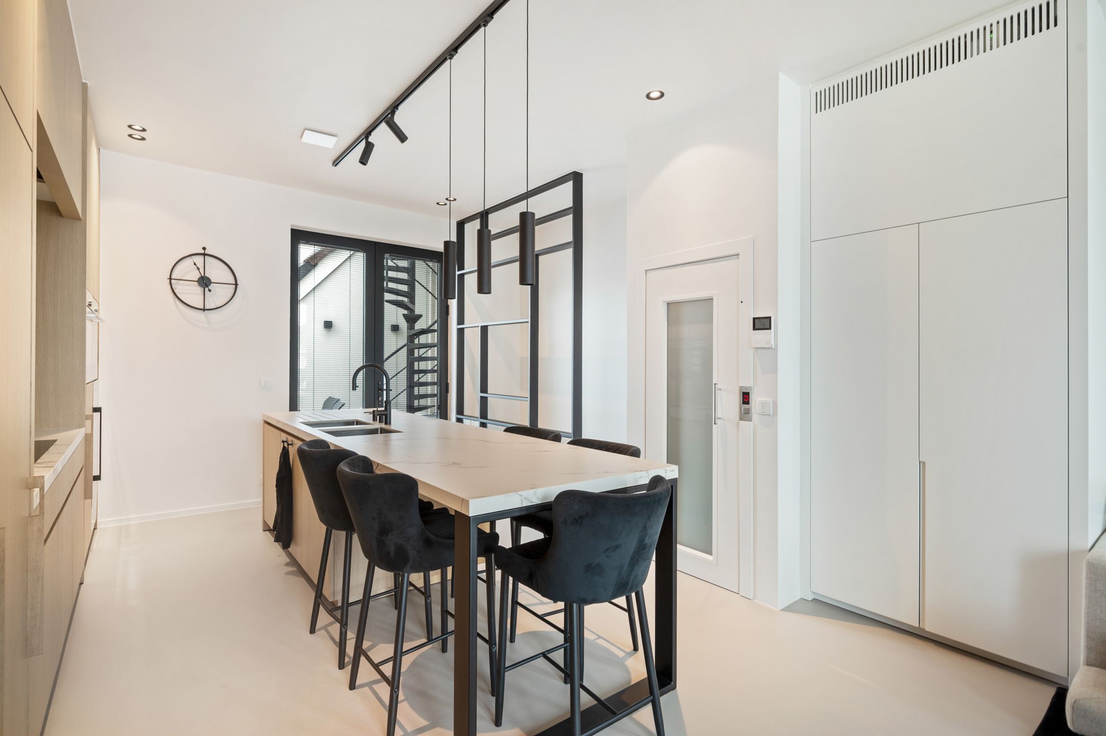 Upside down-woning met dakterras en parking foto 21