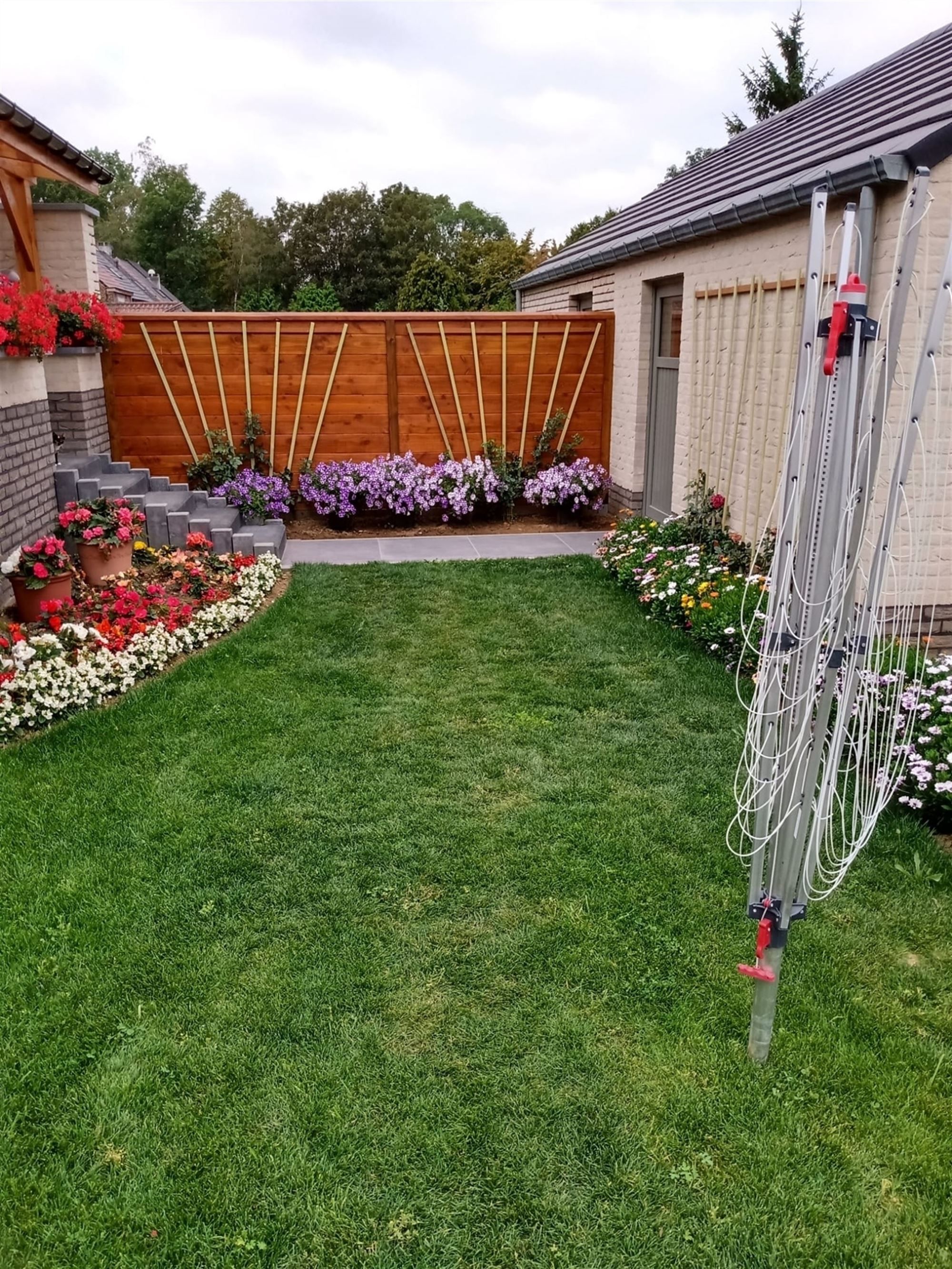 Aangename en recente woning (2022) met mooie tuin foto 17