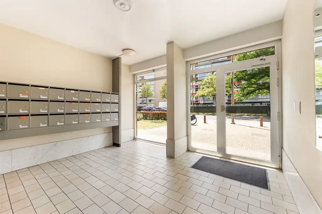 Gerenoveerd appartement met 2 terrassen foto 18